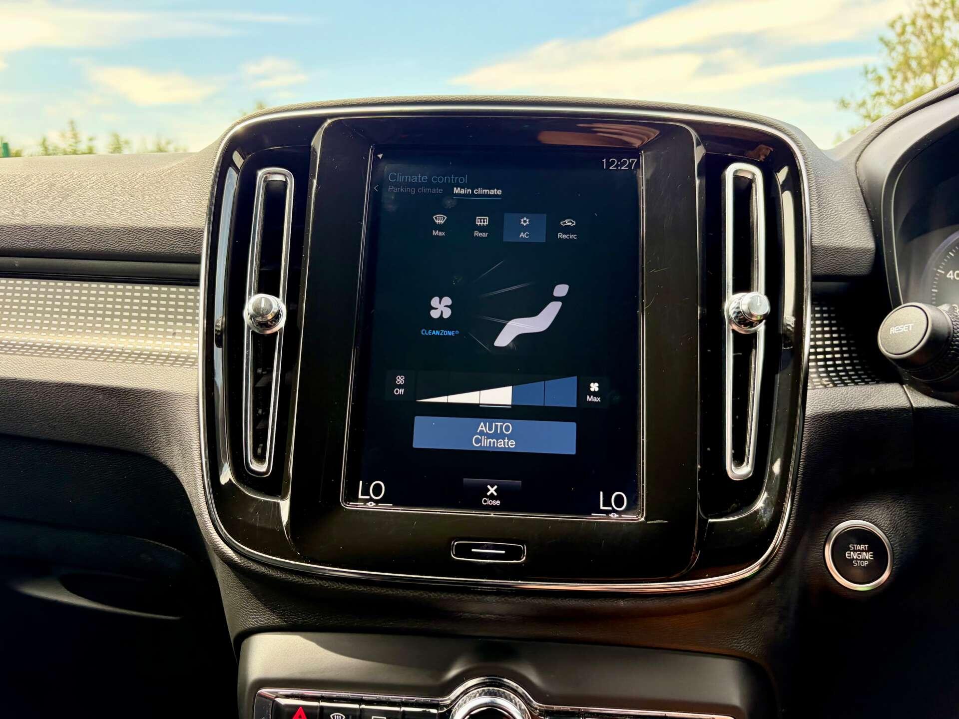 Volvo XC40 view 42