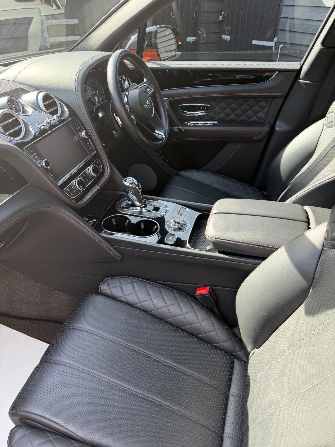 Bentley Bentayga view 13