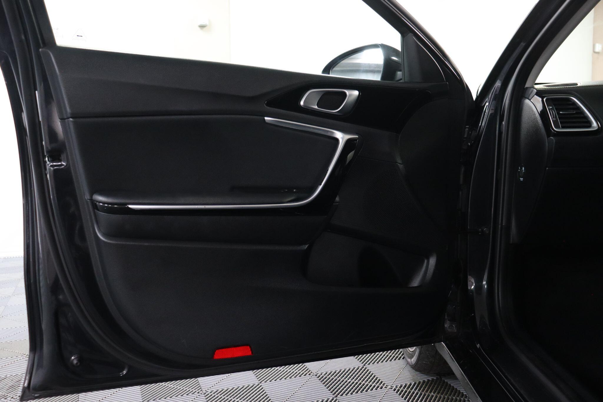 Kia Ceed view 44