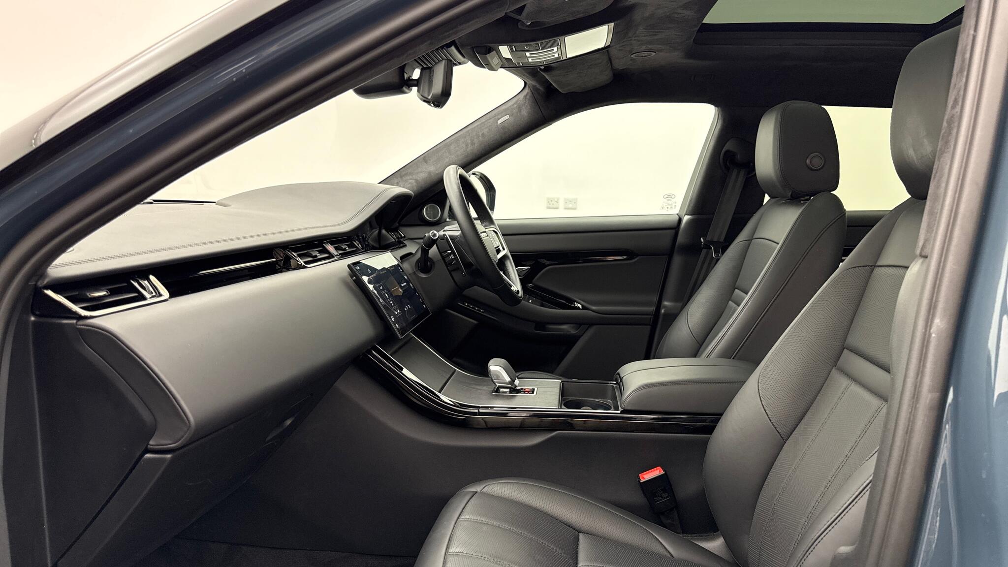Land Rover Range Rover Evoque view 3