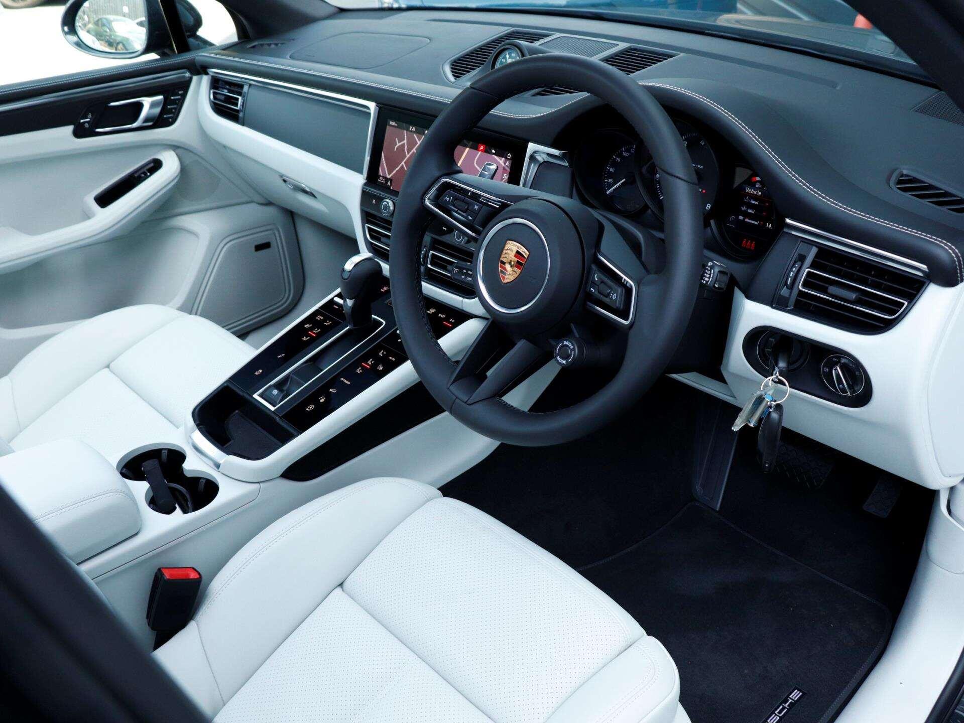 Porsche Macan view 10