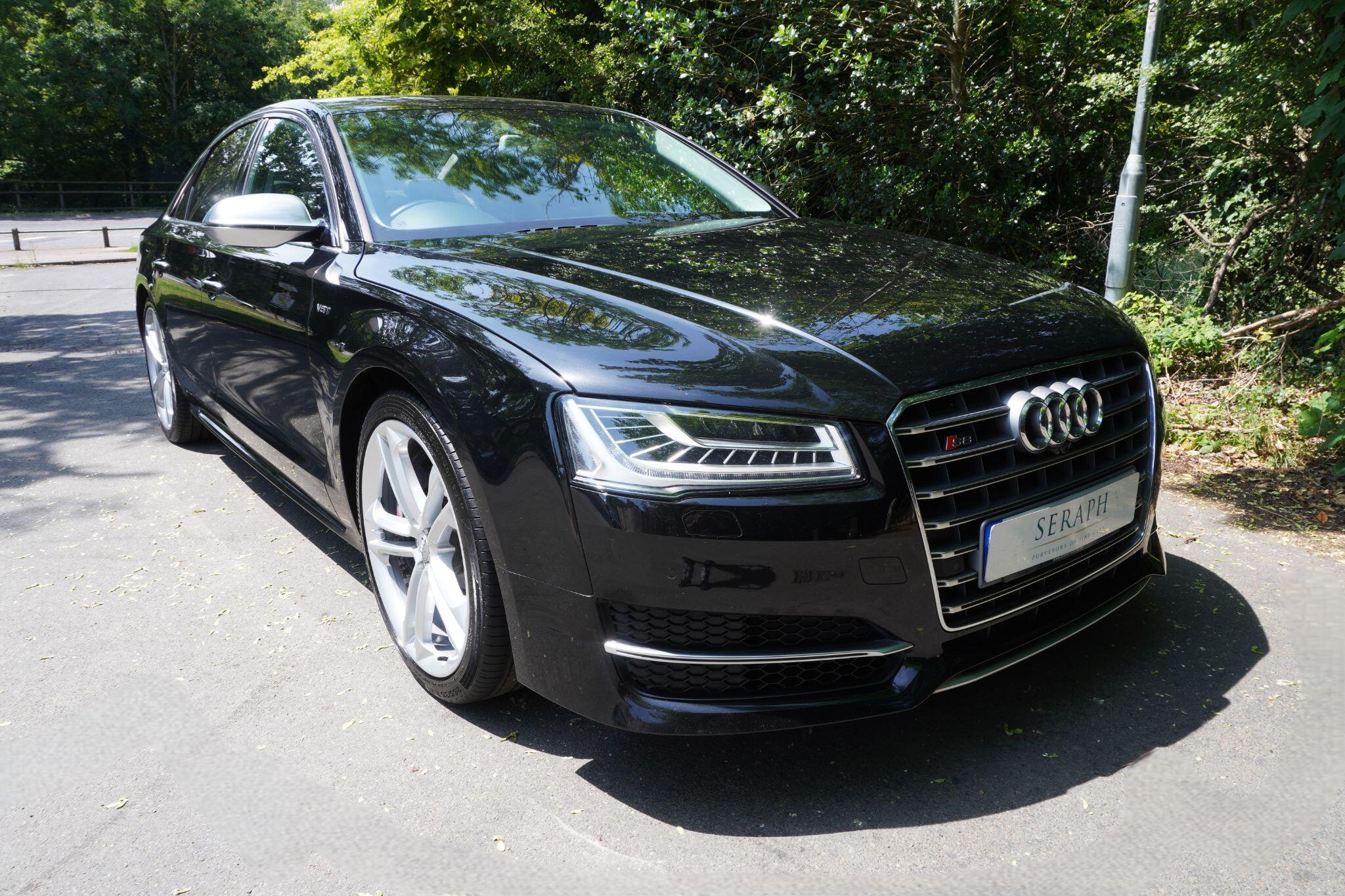 Audi S8 view 11