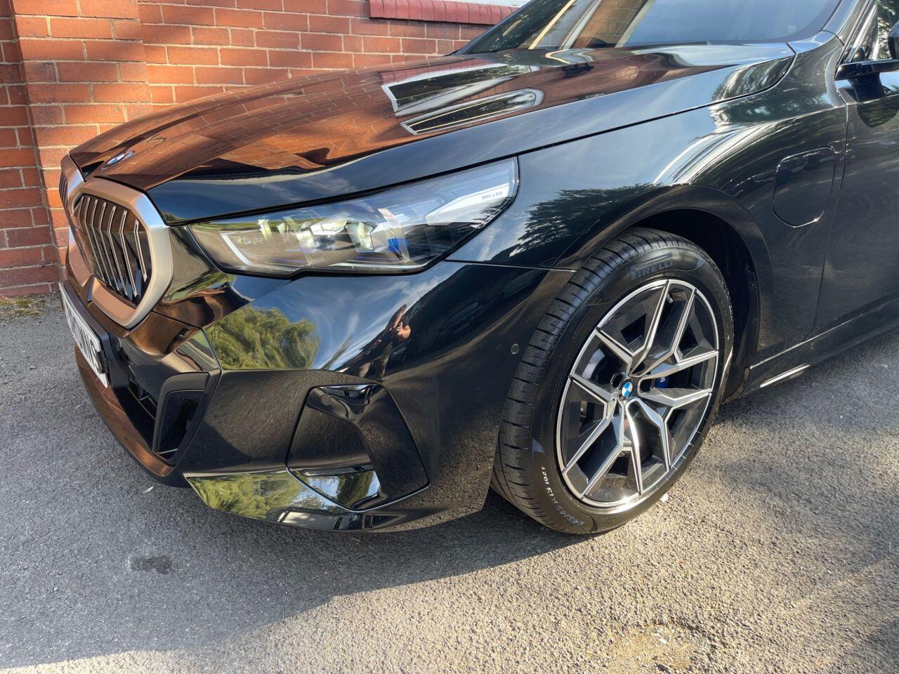 BMW 5 Series view 8