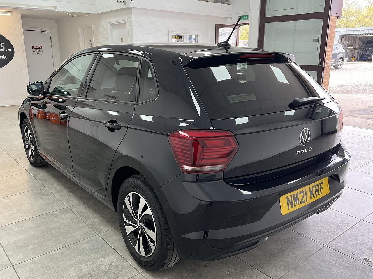Volkswagen Polo view 5