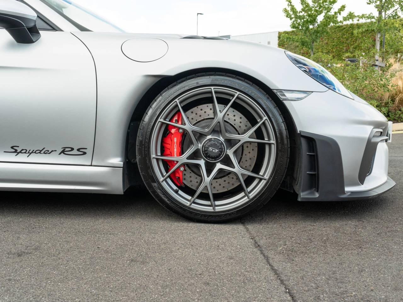 Porsche 718 Spyder view 13