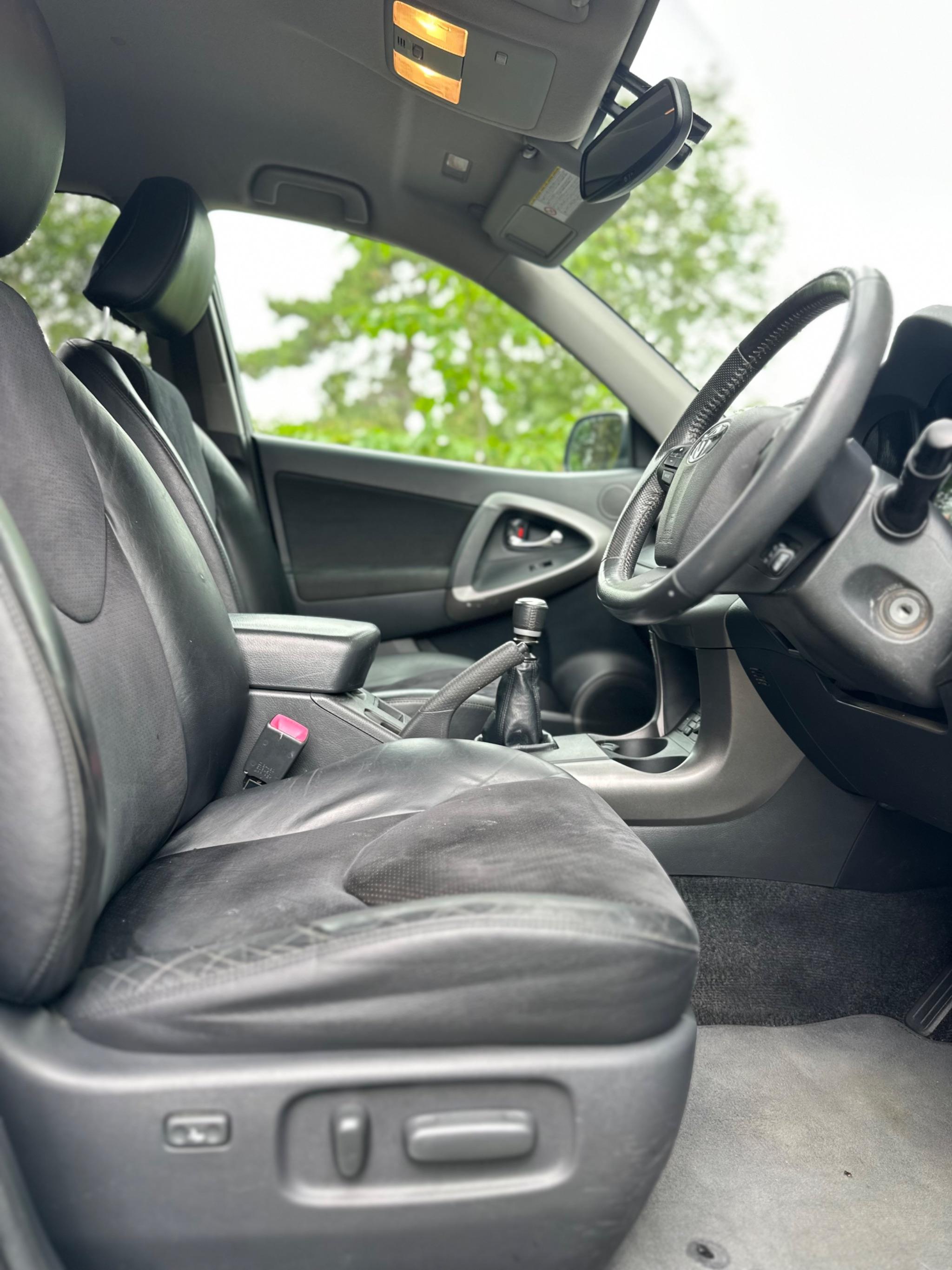 2010 Toyota RAV4 image 18