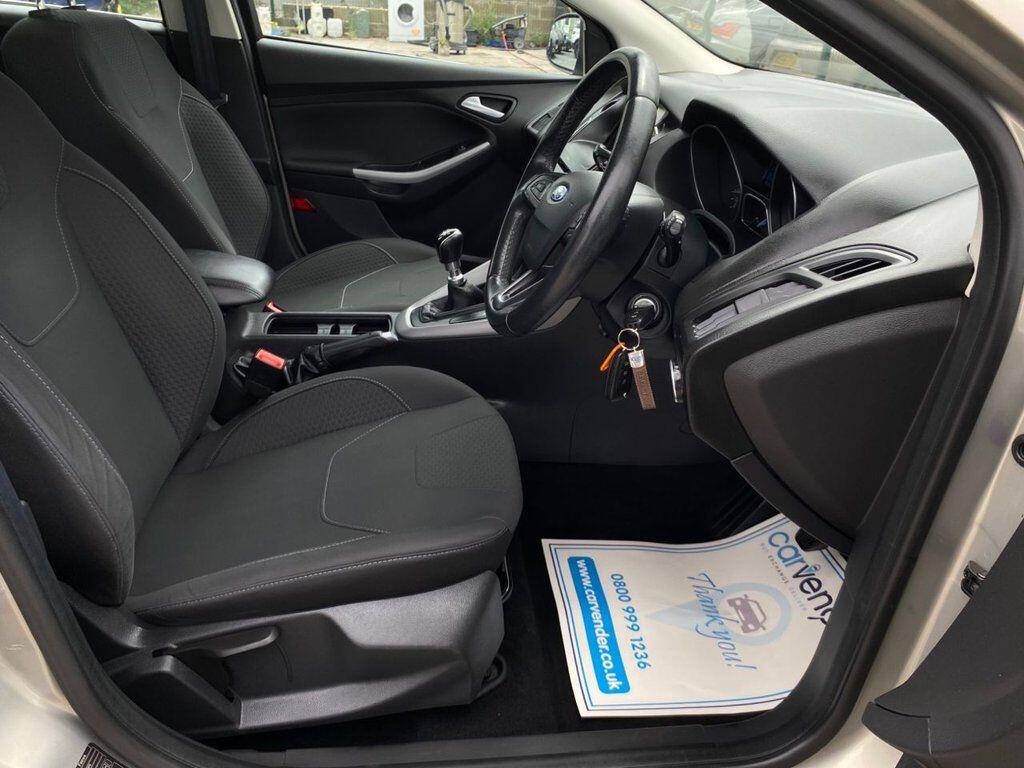 Ford Focus view 11