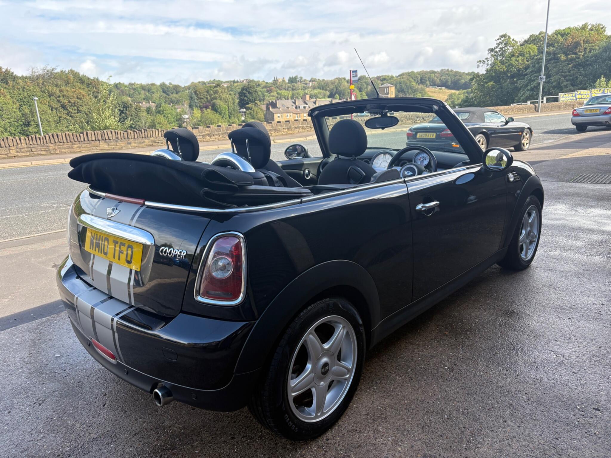 Mini Convertible view 15