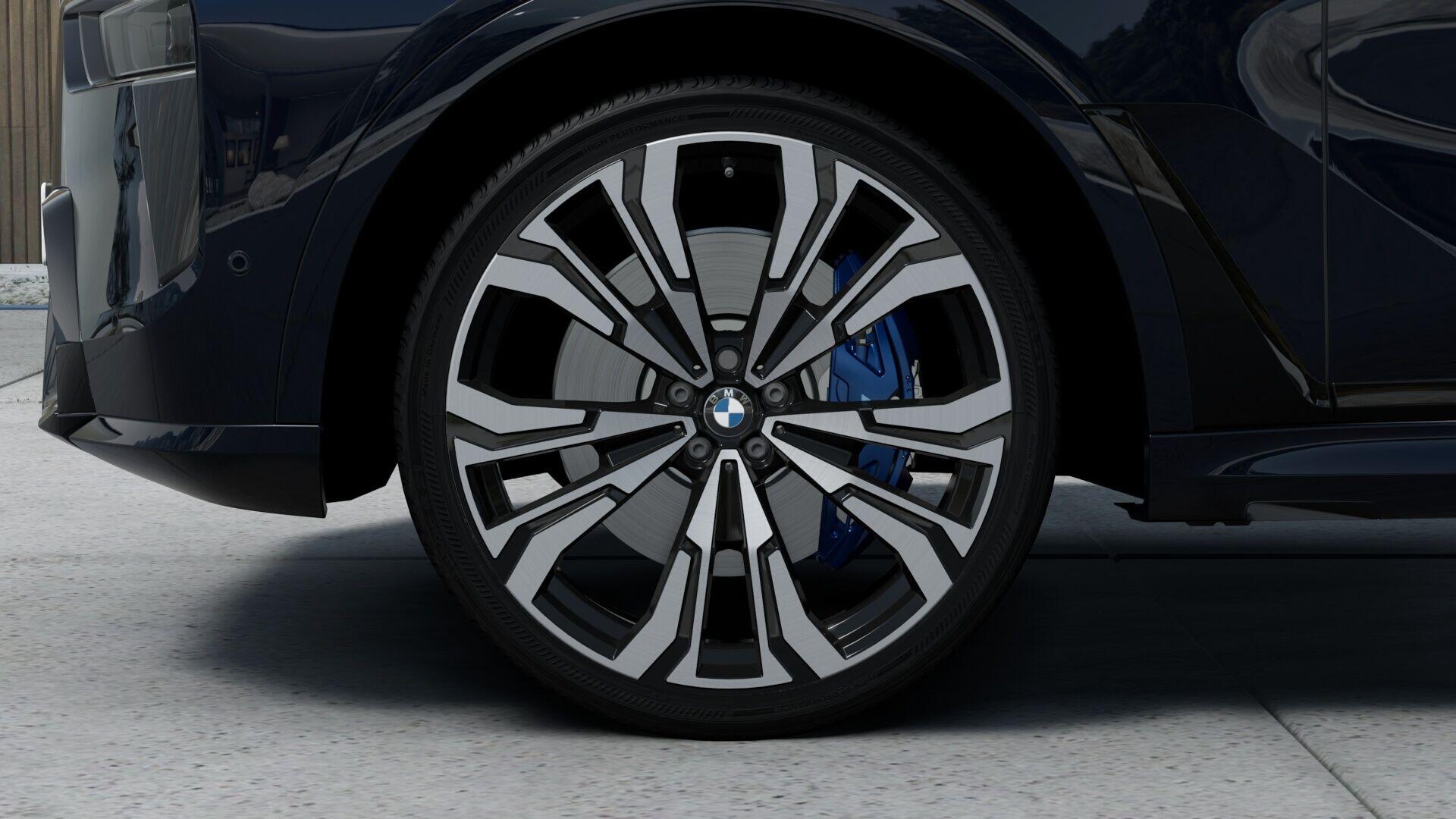 BMW X7 view 10