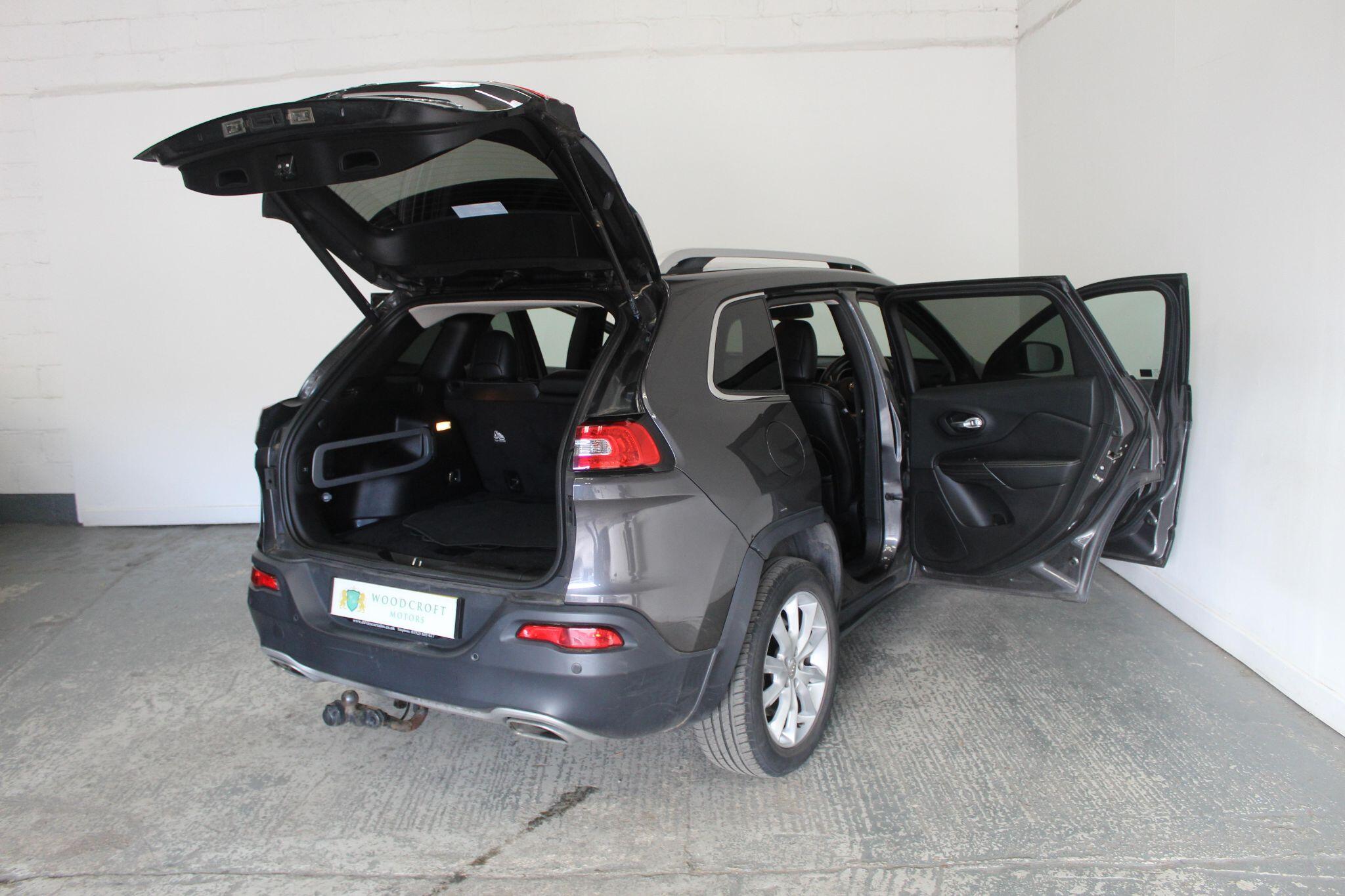Jeep Cherokee view 22