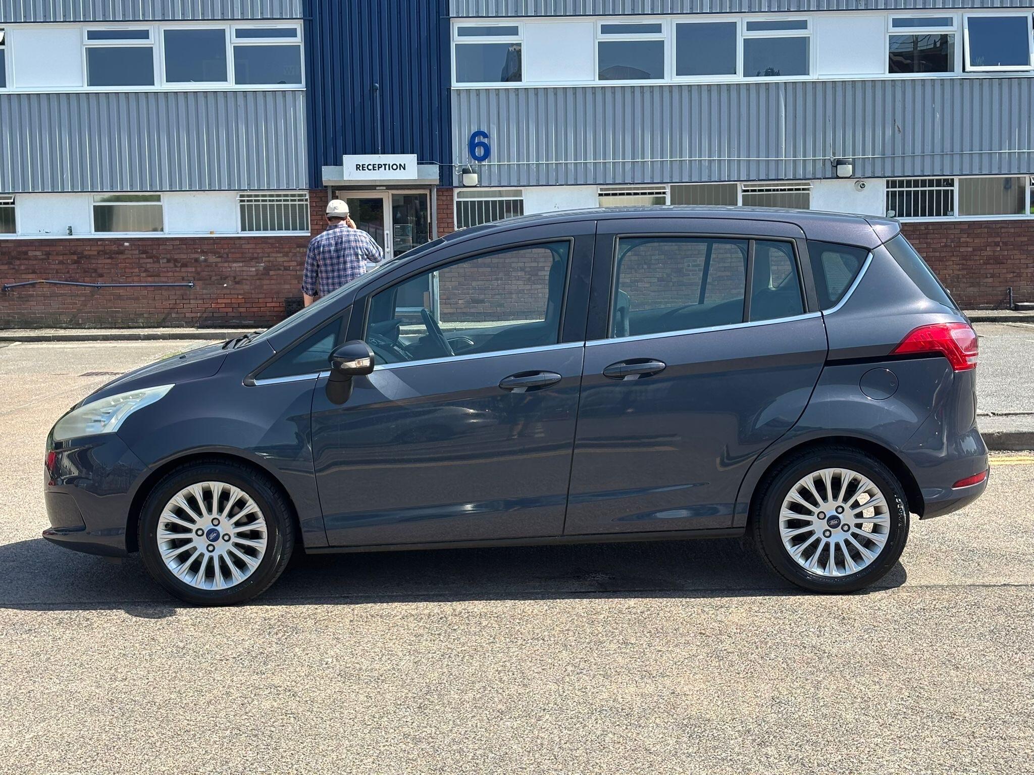 Ford B-Max view 11