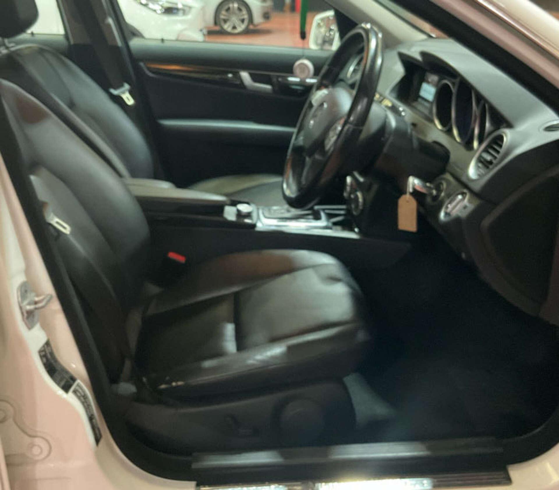 Mercedes-Benz C-Class view 4