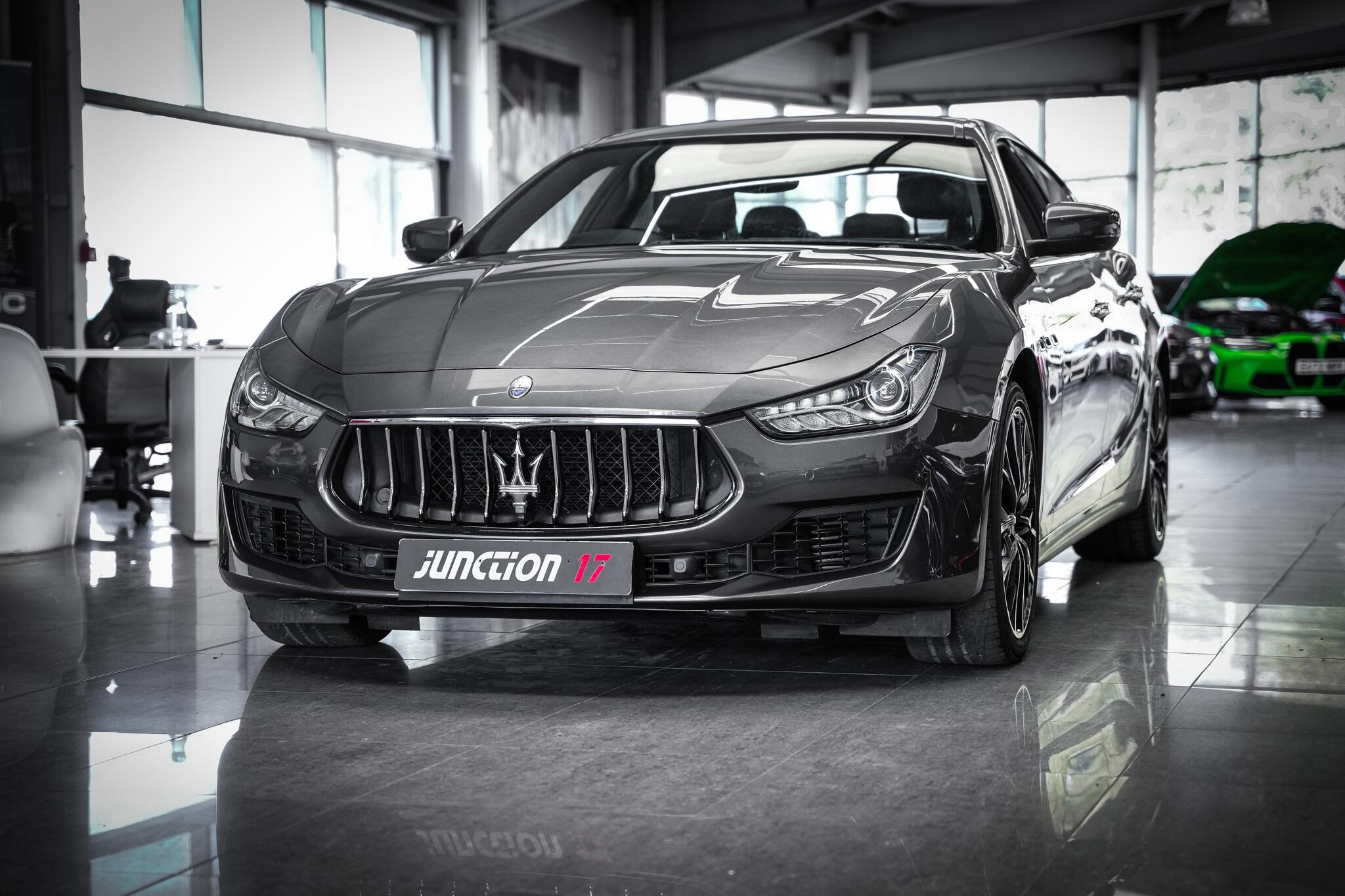 Maserati Ghibli view 12
