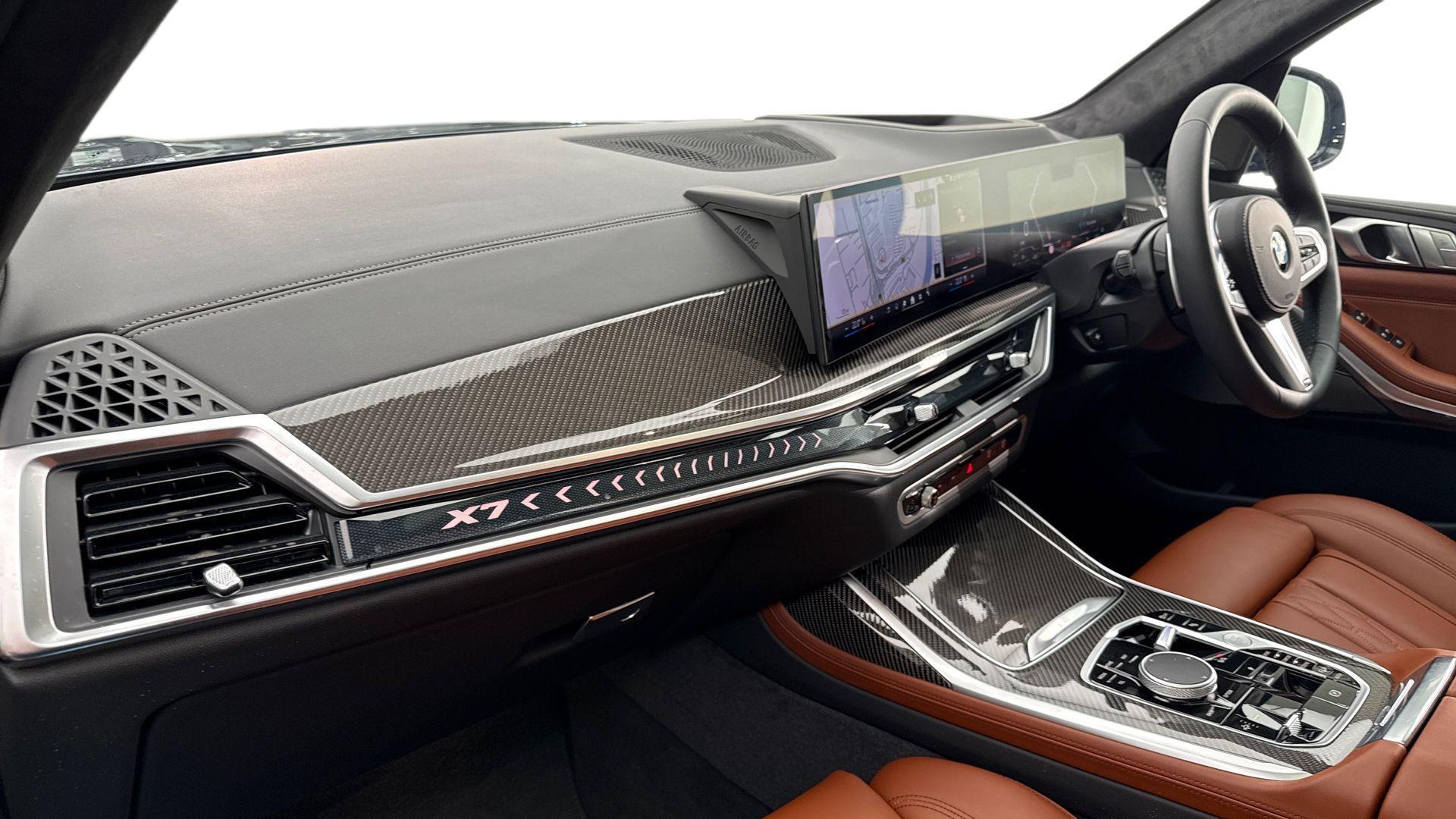 BMW X7 view 7