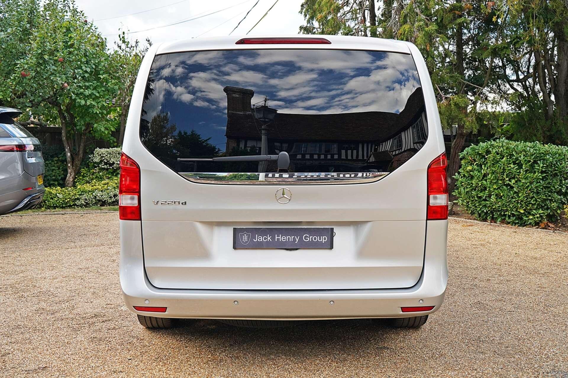 Mercedes-Benz V-Class view 4