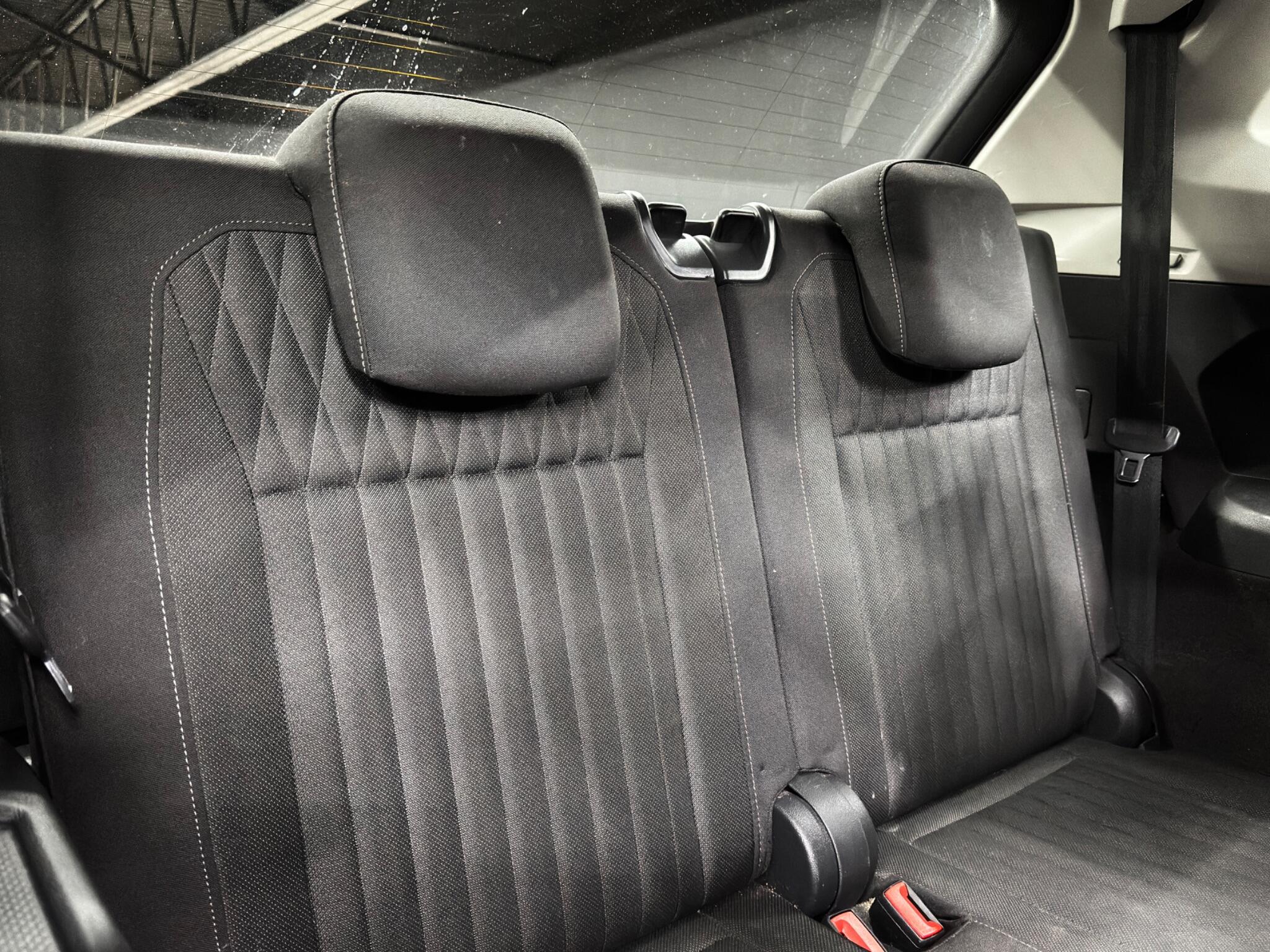 Volkswagen Tiguan Allspace view 15