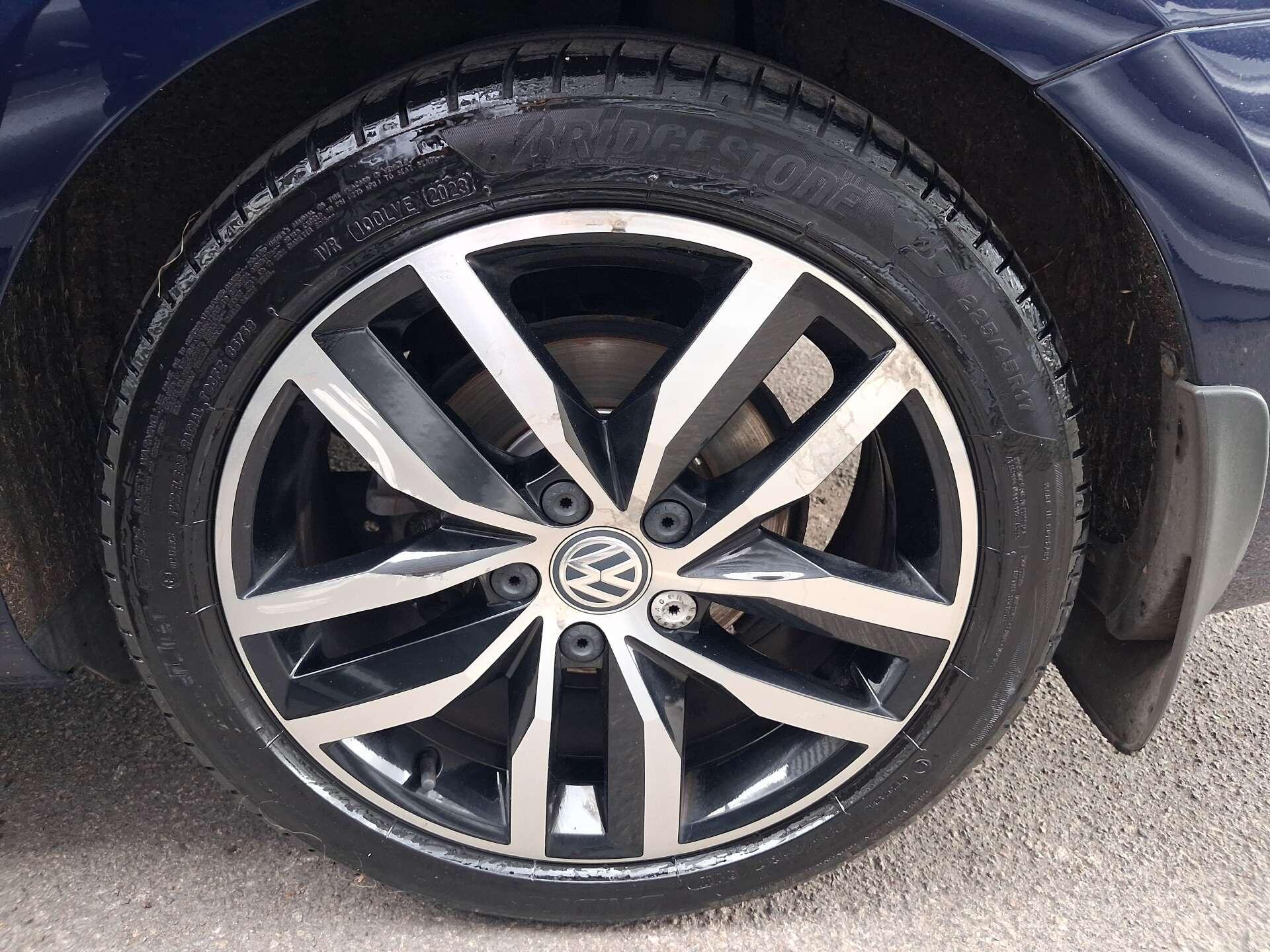 Volkswagen Golf view 24