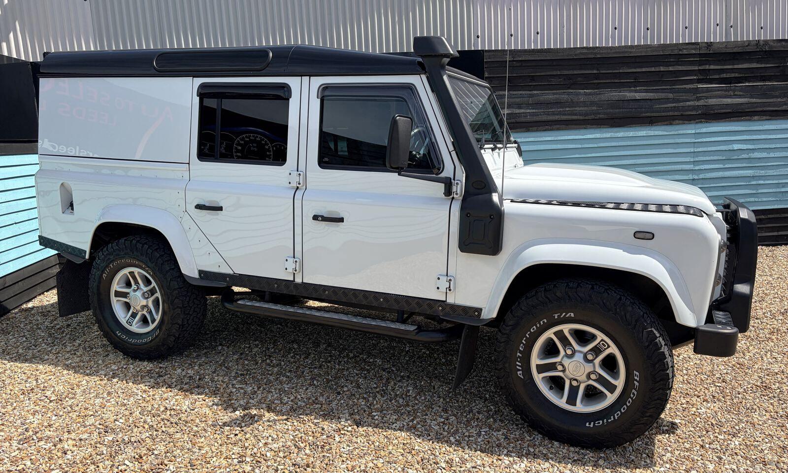Land Rover Defender view 3