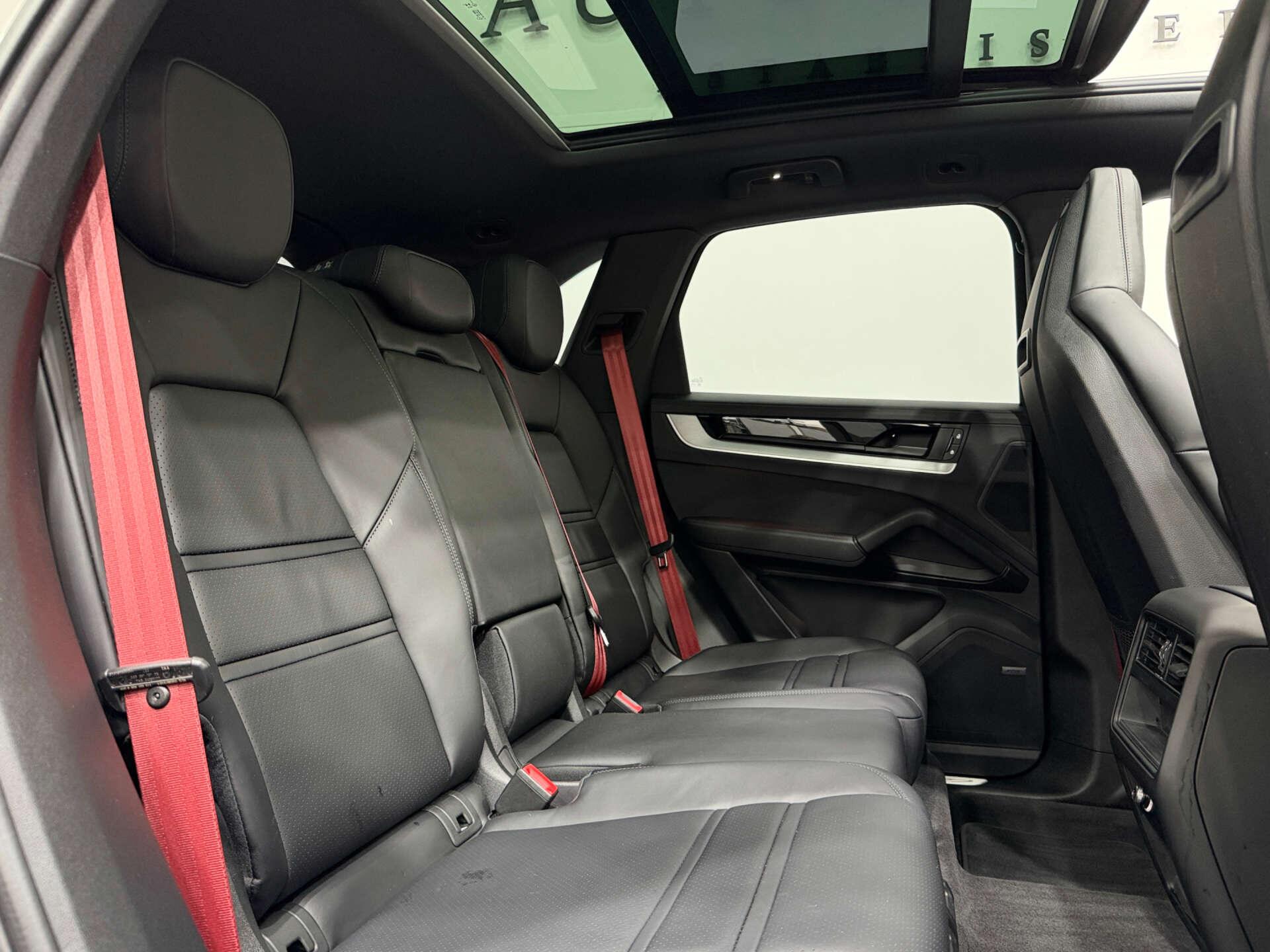 Porsche Cayenne view 12