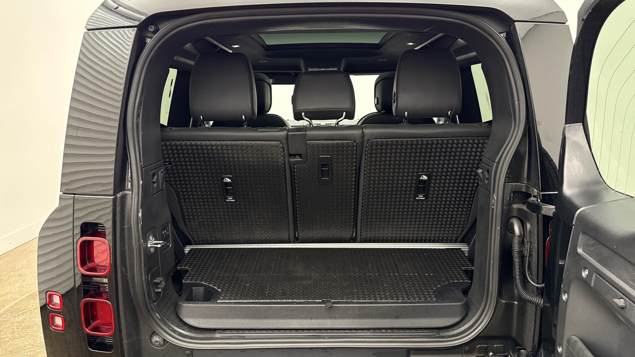 Land Rover Defender view 10