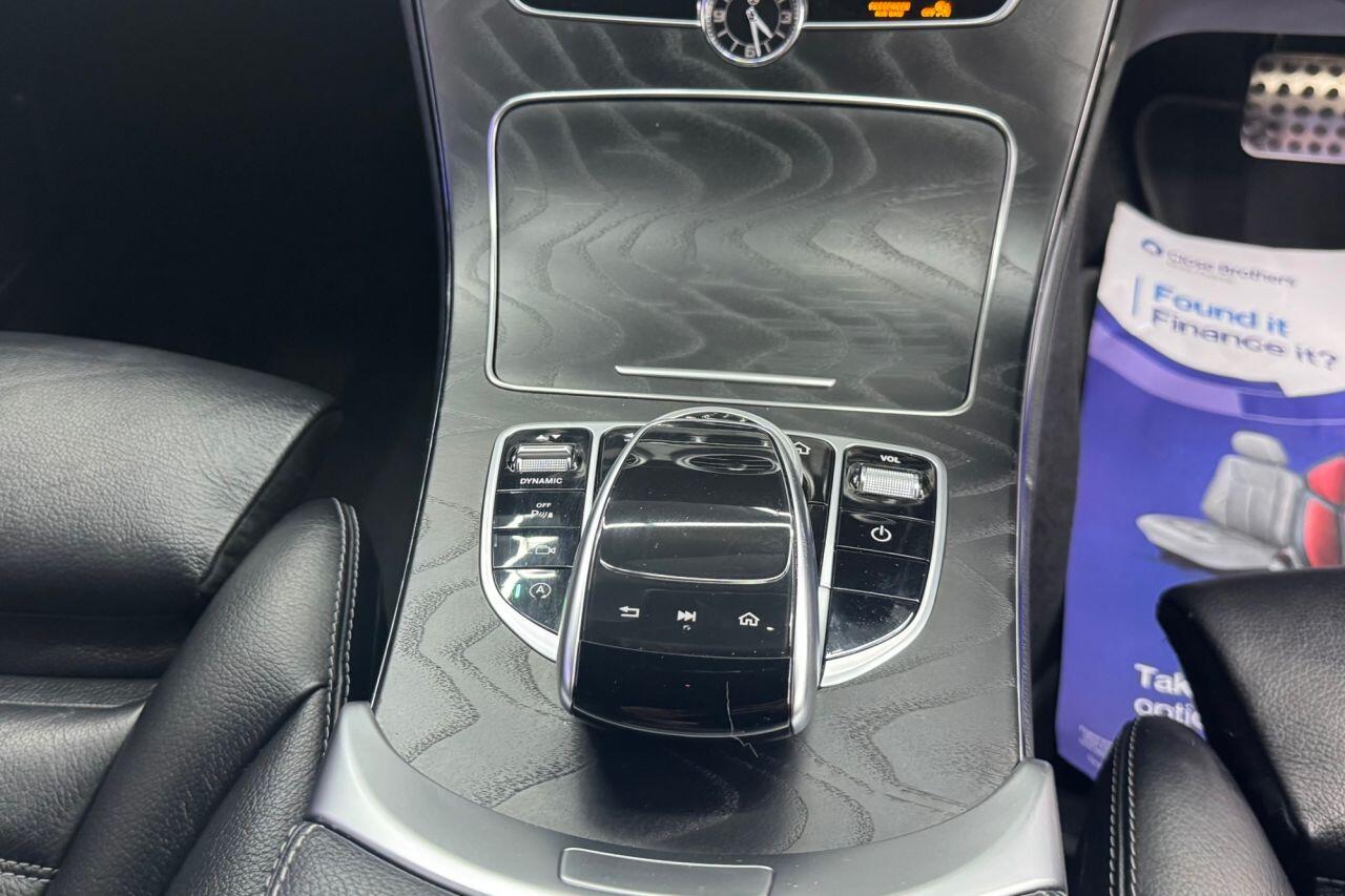 Mercedes-Benz C-Class view 27