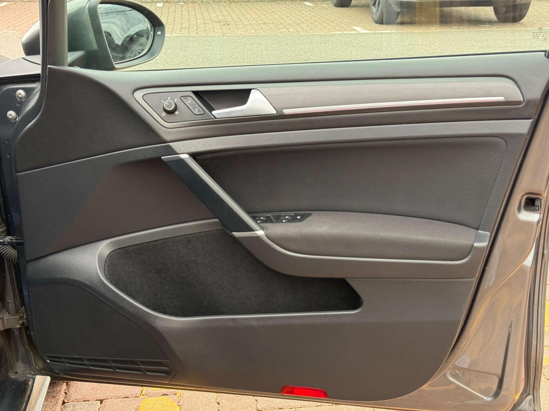 Volkswagen Golf view 25