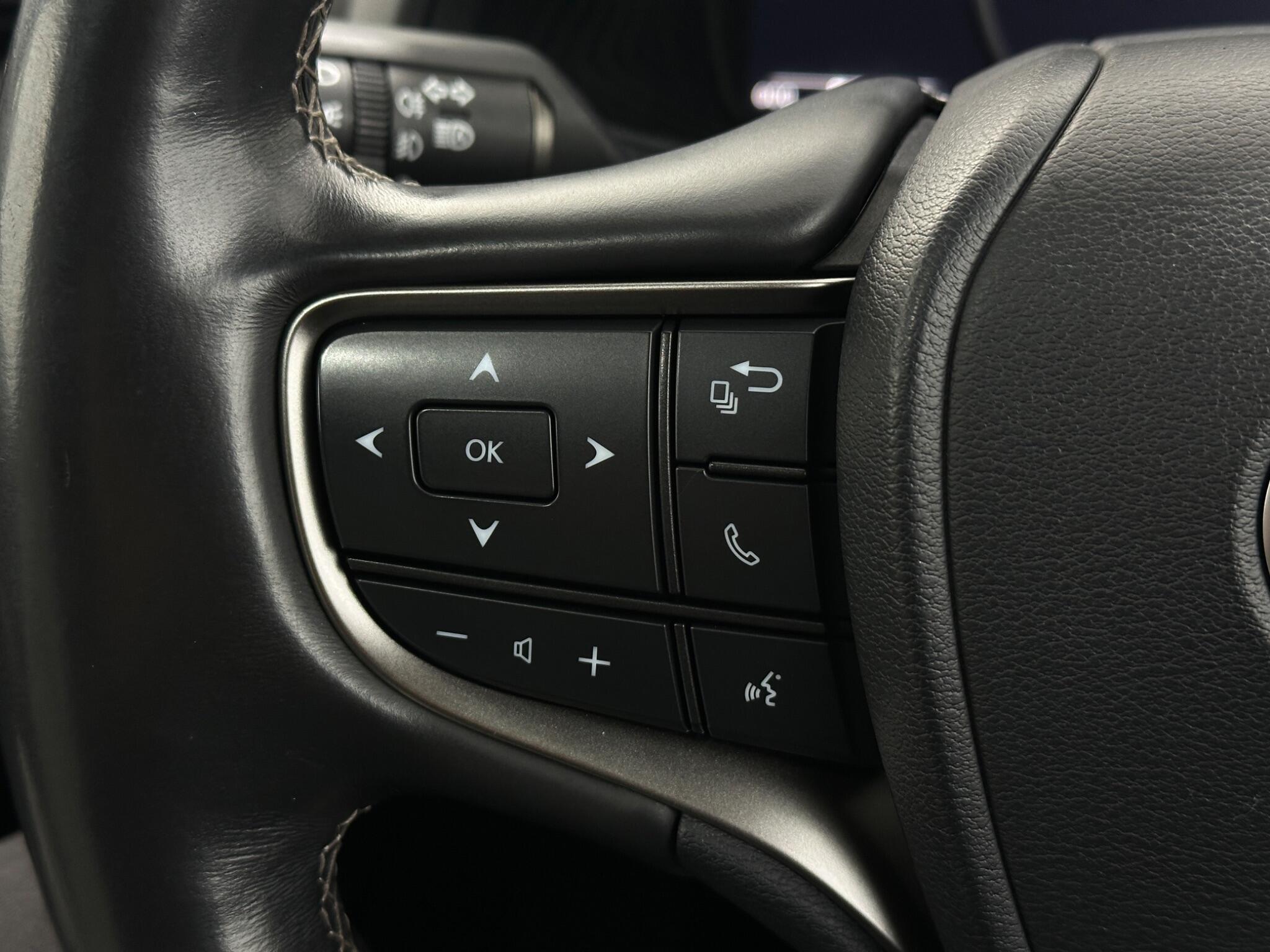 Lexus UX view 15