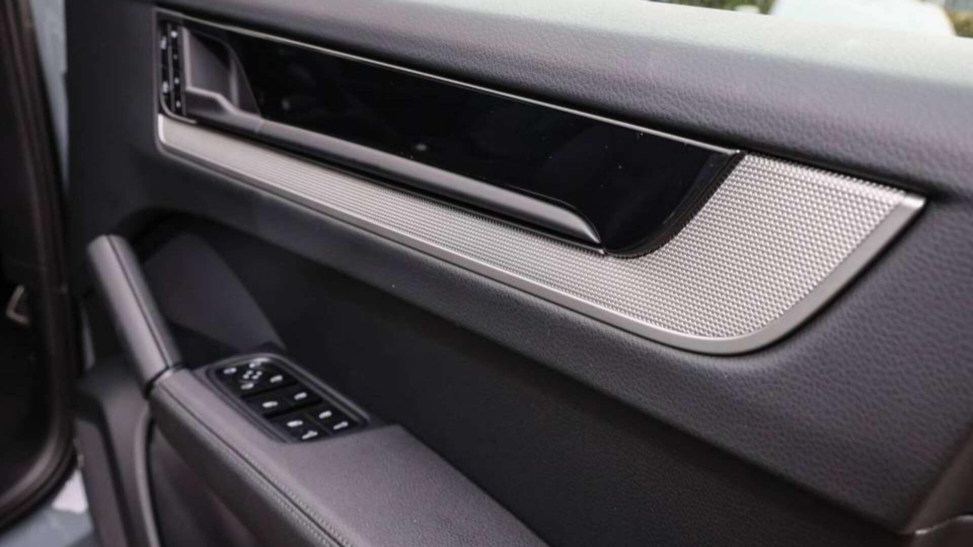 Porsche Cayenne view 24