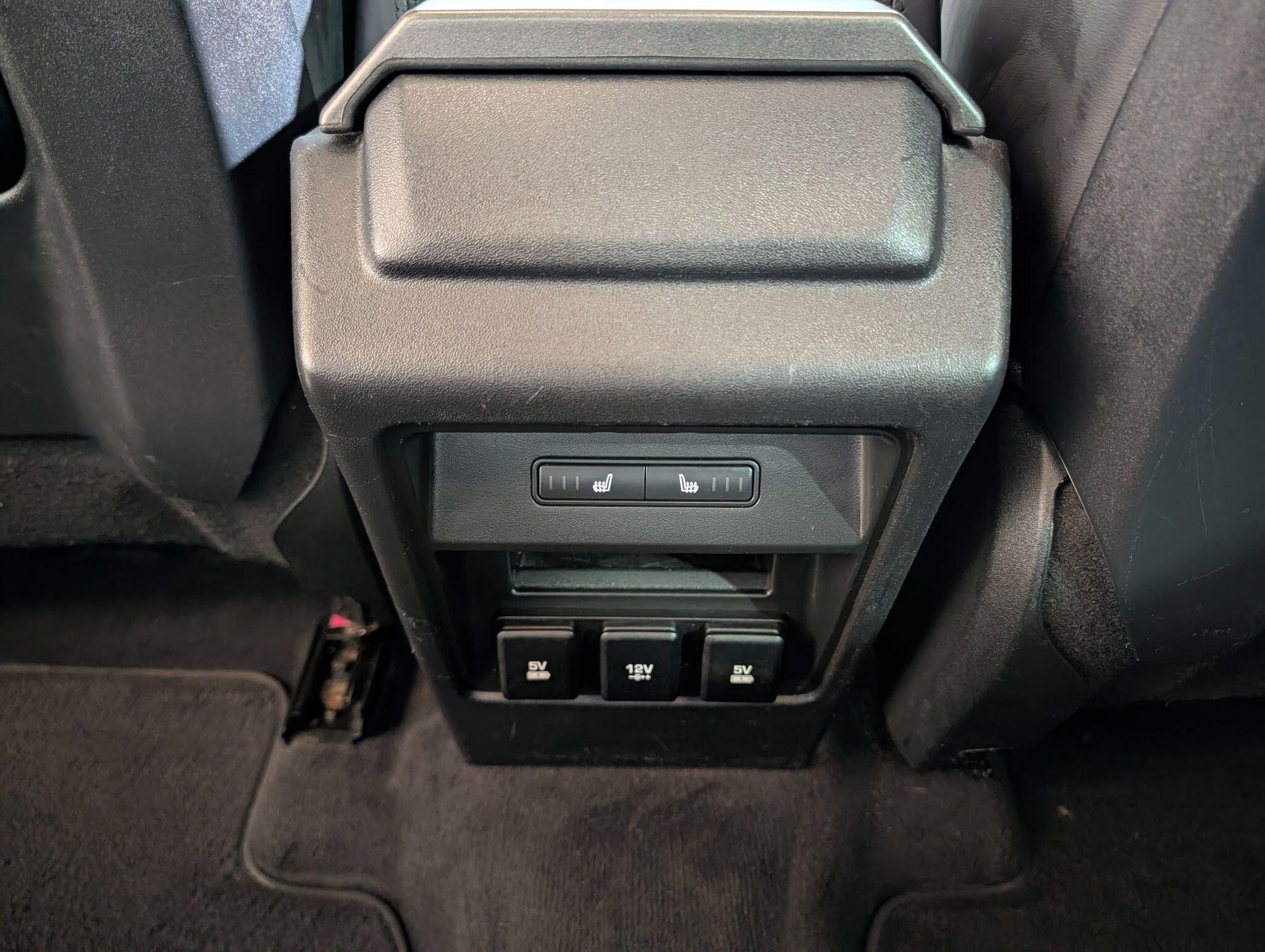 Land Rover Discovery Sport view 40