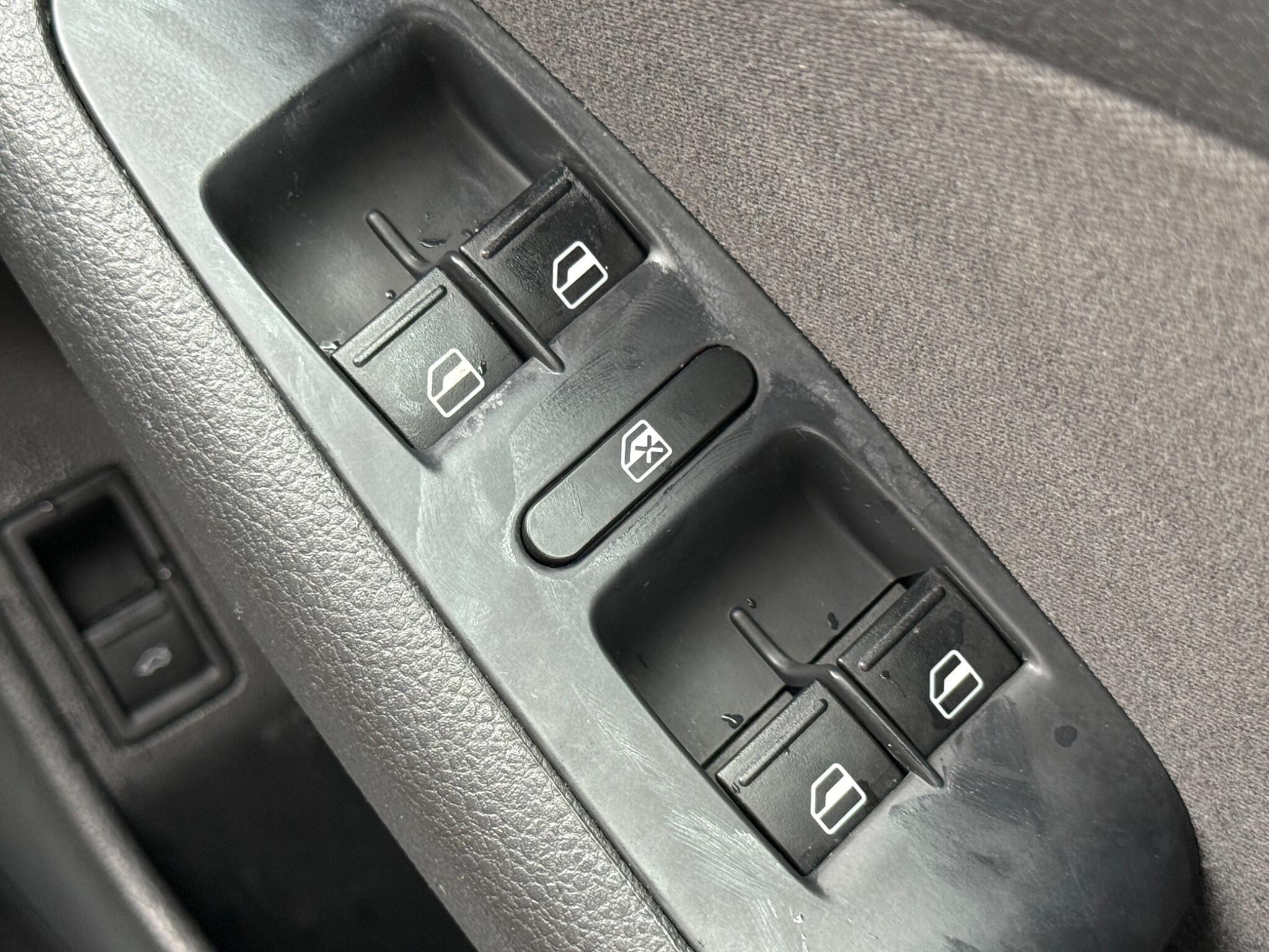 Volkswagen Jetta - Image 69
