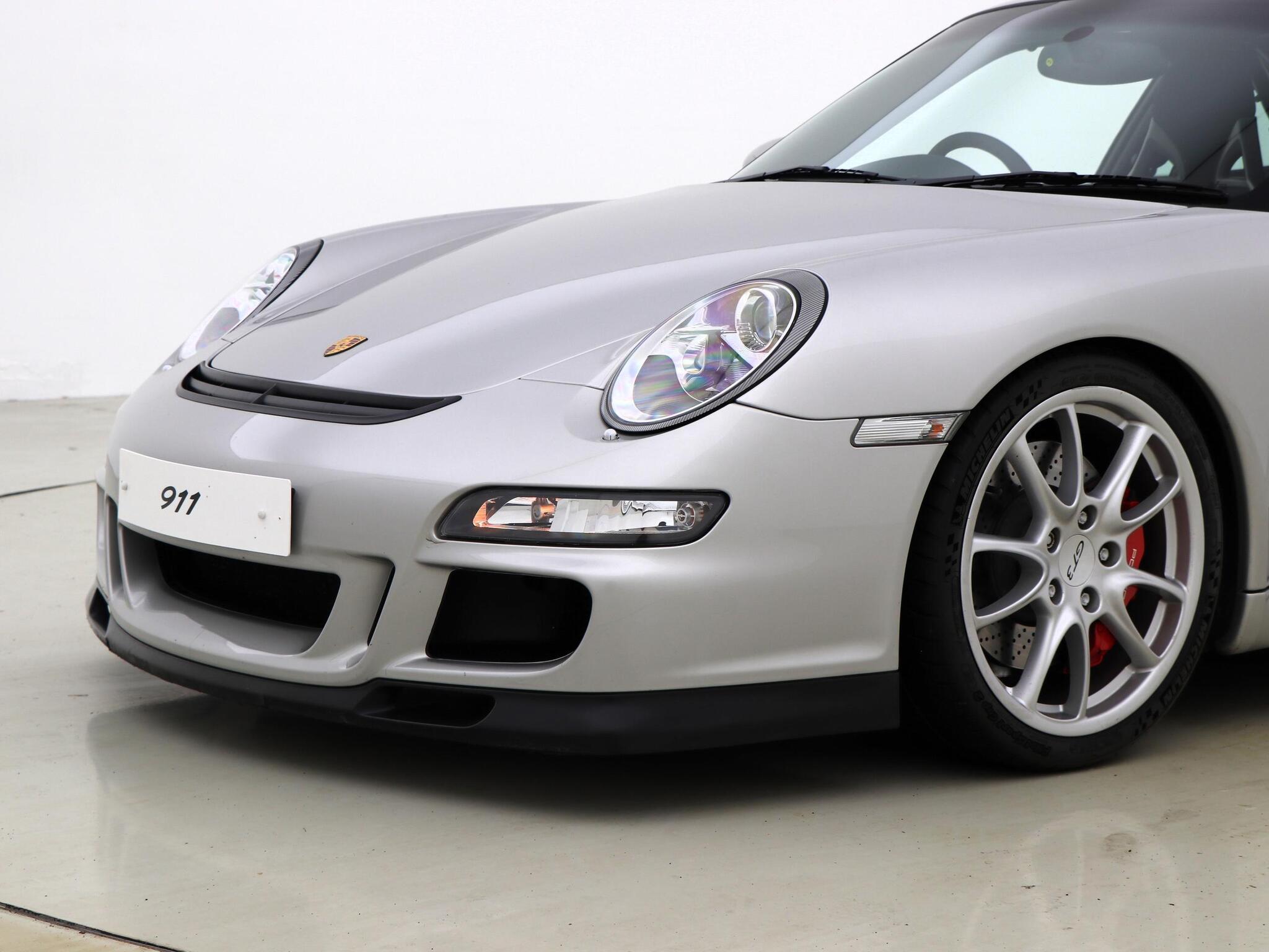 Porsche 911 view 18