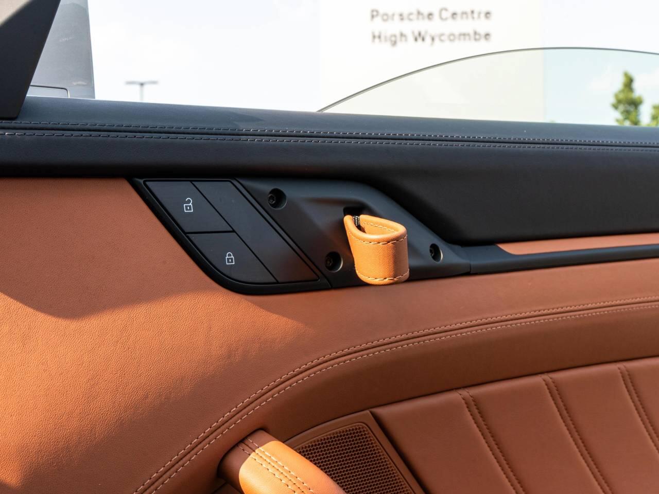 Porsche 911 view 44