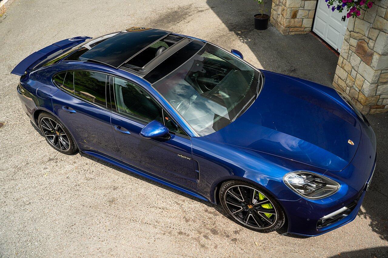 Porsche Panamera view 22