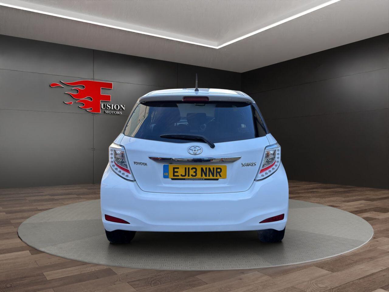 Toyota Yaris view 5