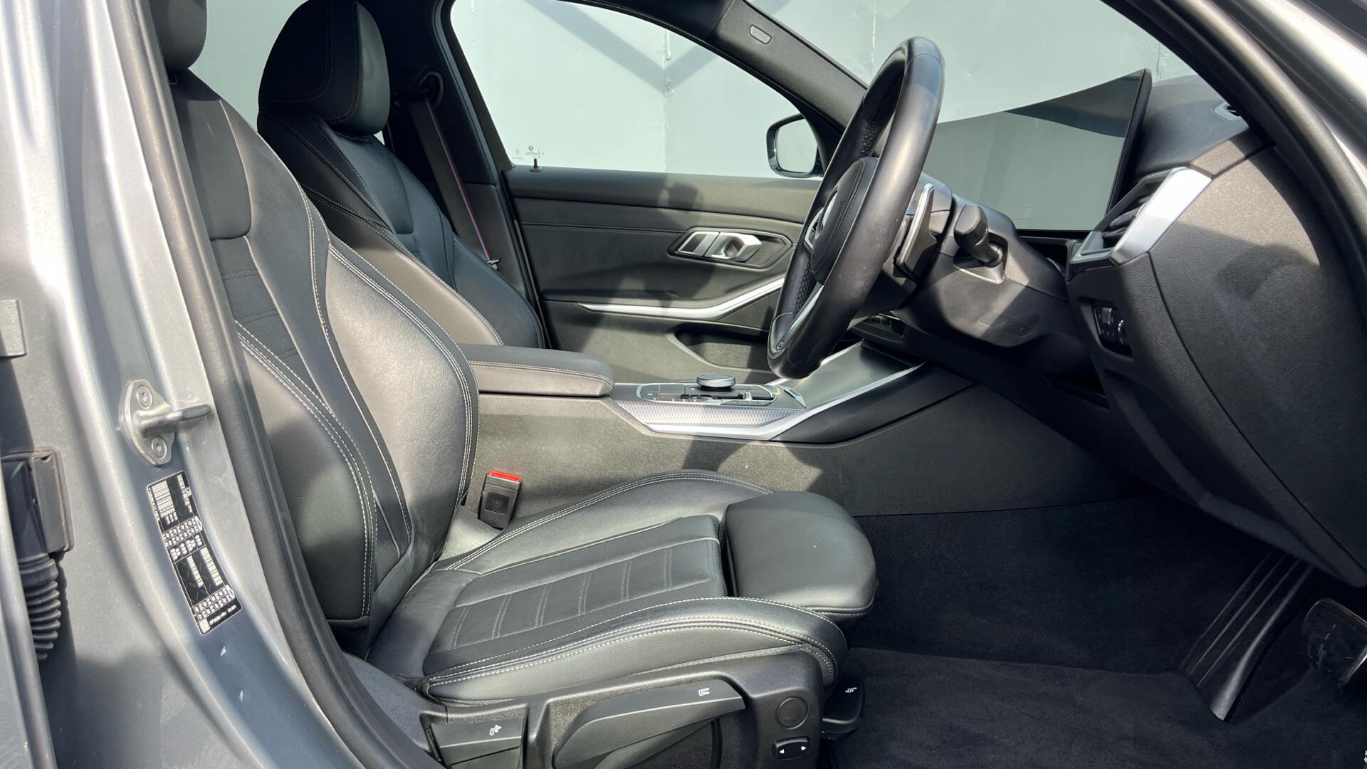 BMW 3 Series view 12