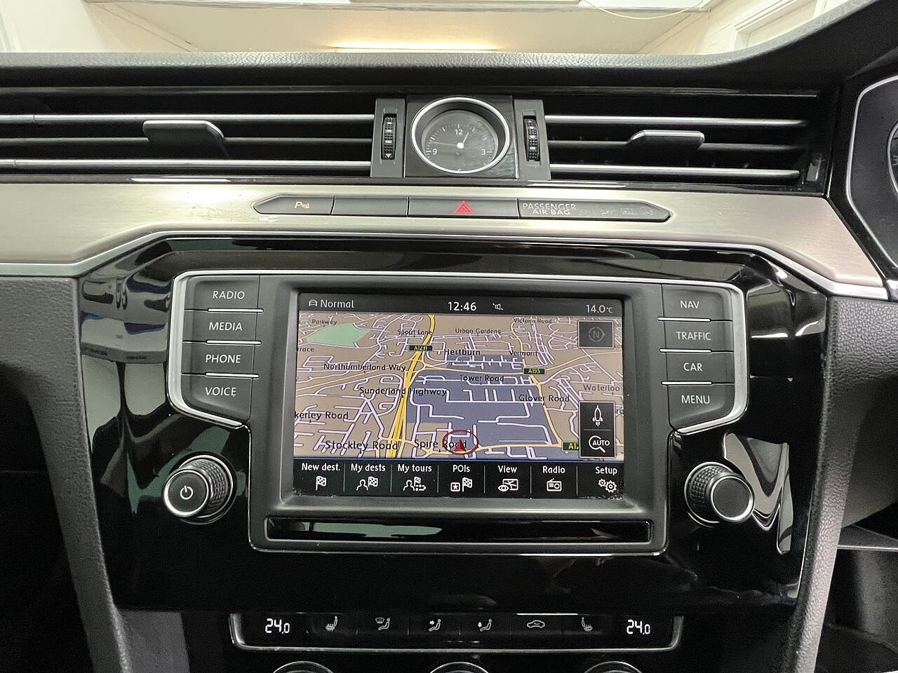 Volkswagen Passat view 11