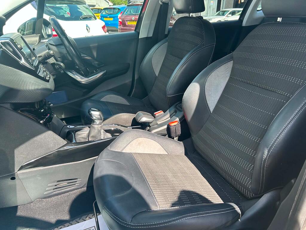 Peugeot 2008 view 17