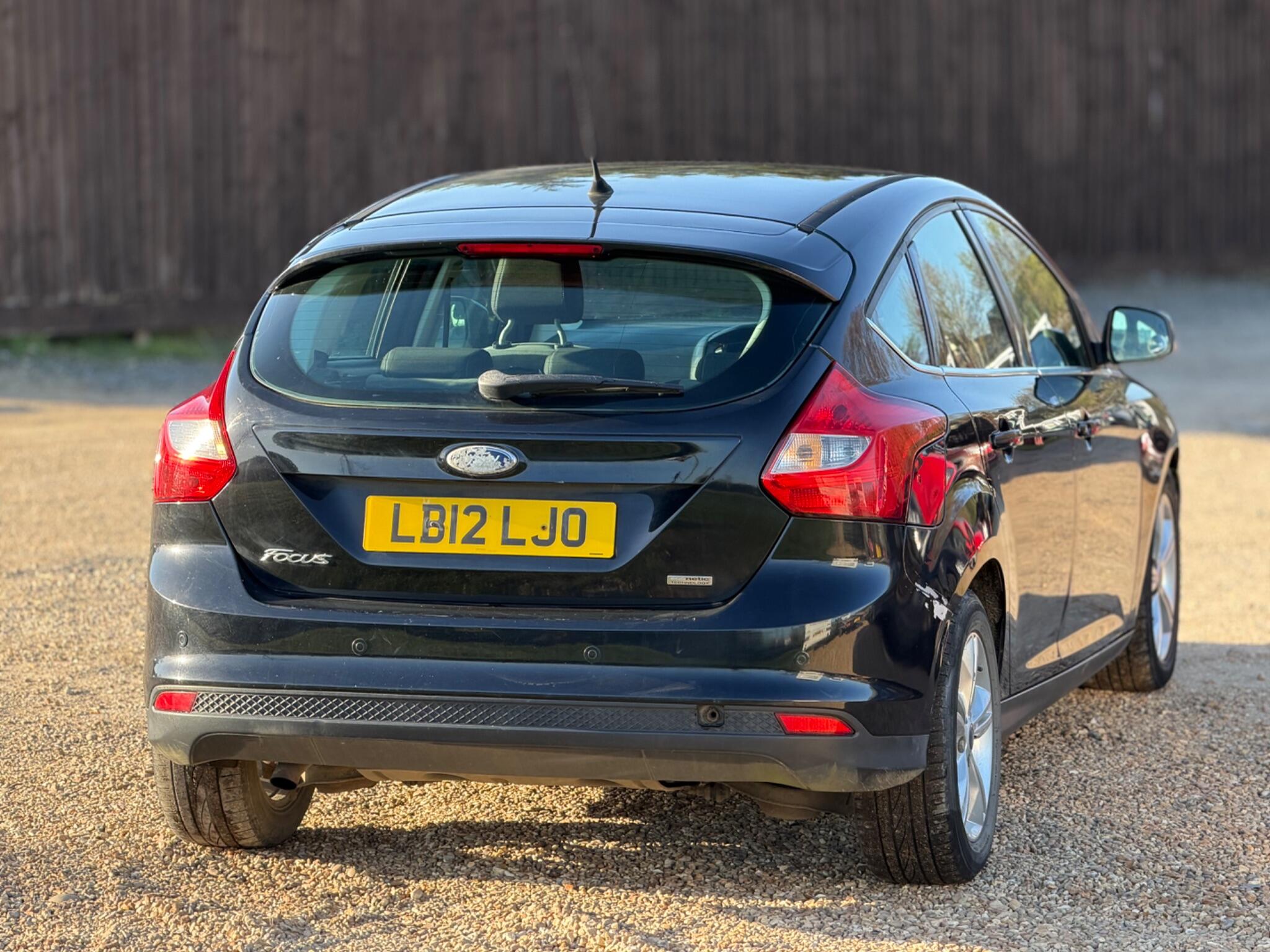 2012 Ford Focus 1.6 TDCi Zetec Euro 5 (s/s) 5dr image 11