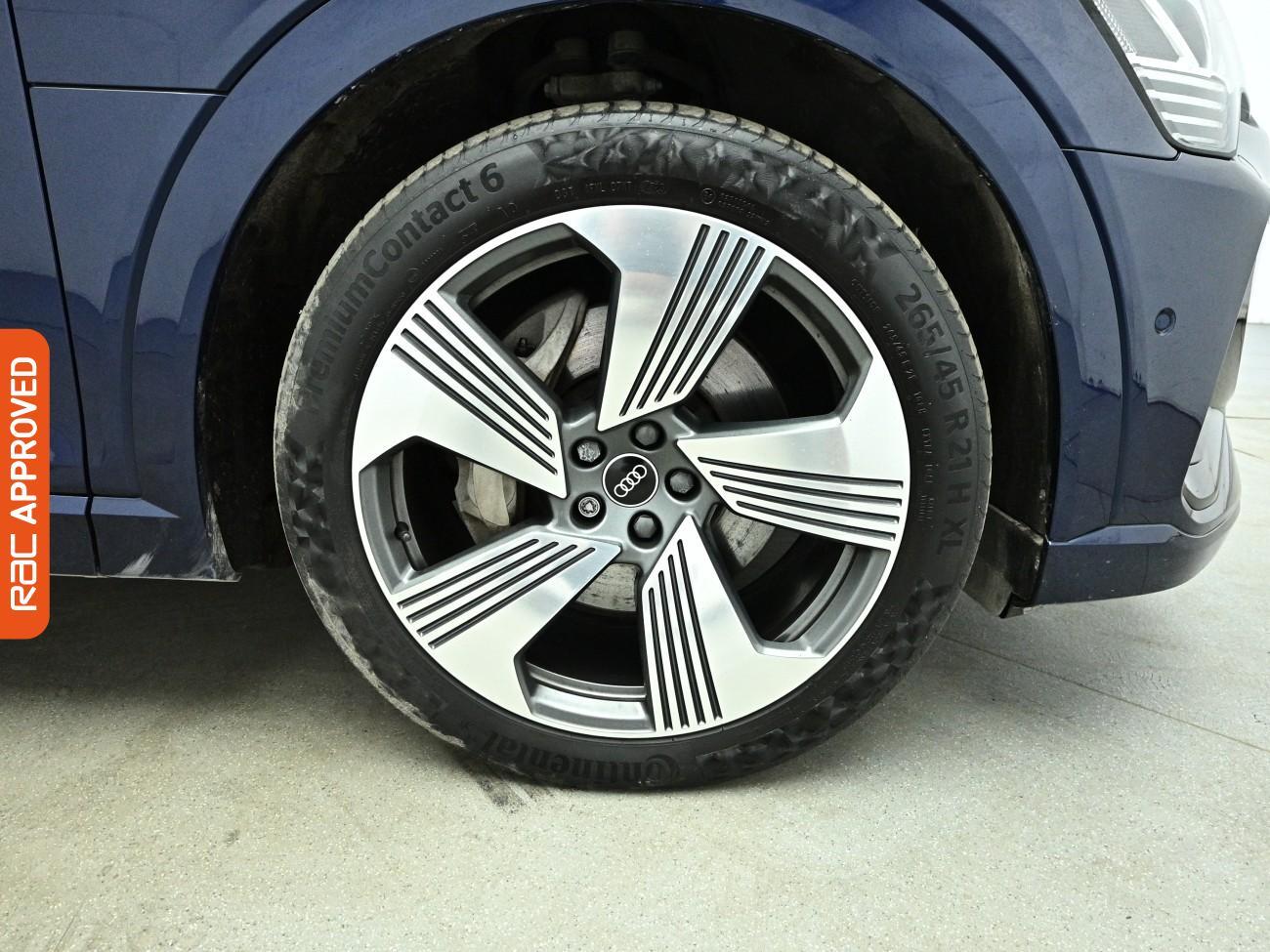 Audi E-Tron view 32
