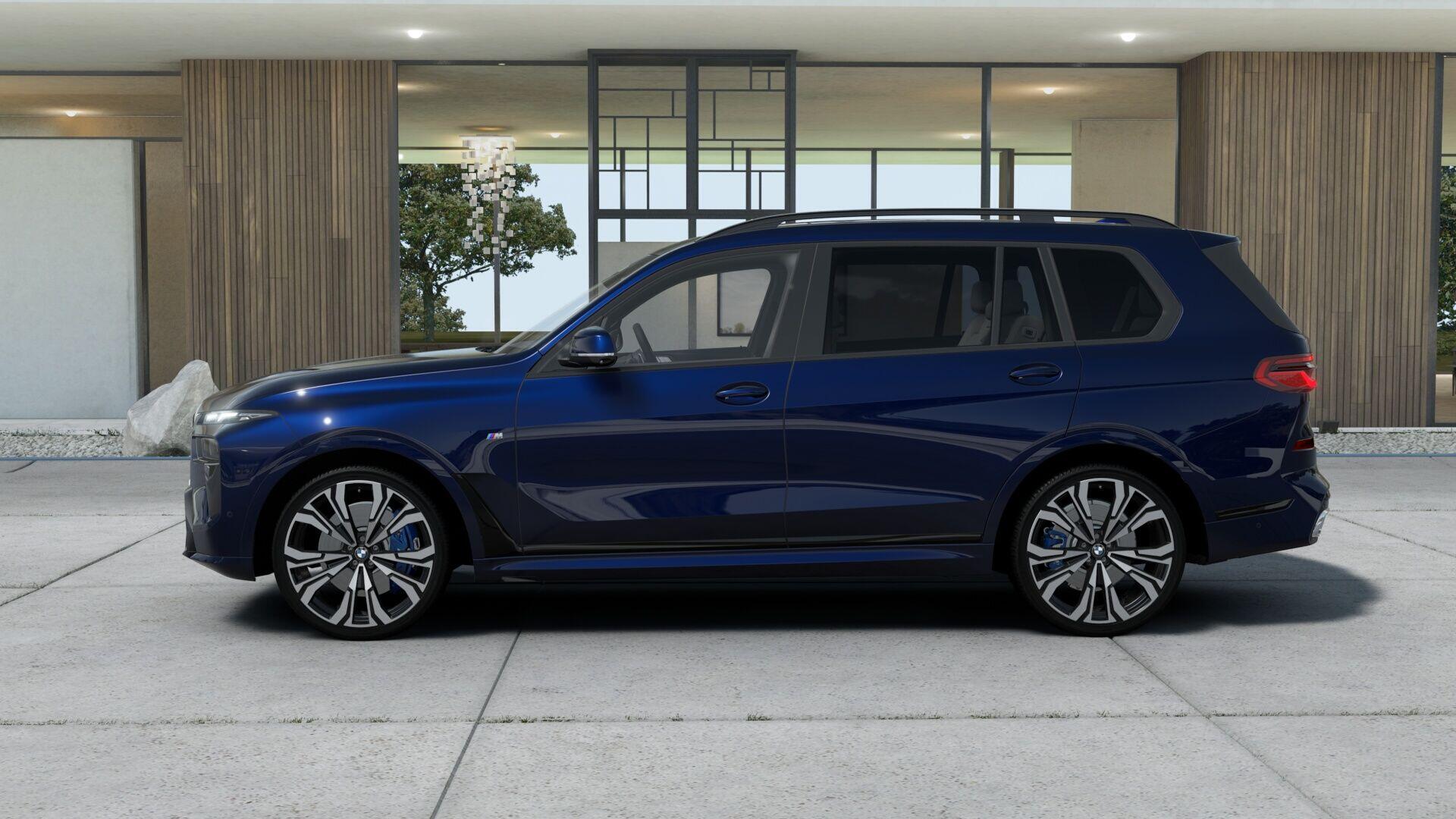 BMW X7 view 4
