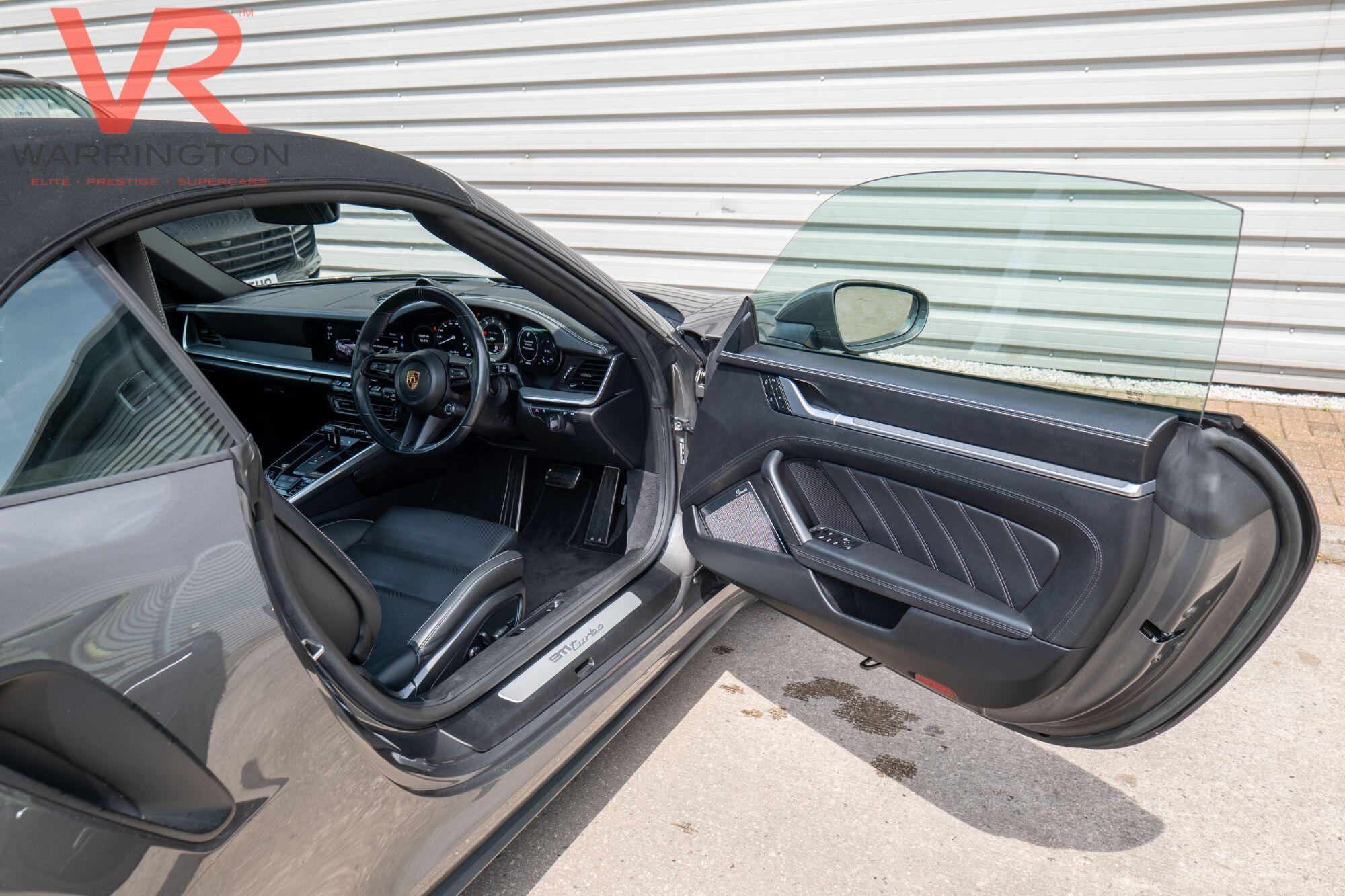 Porsche 911 view 21