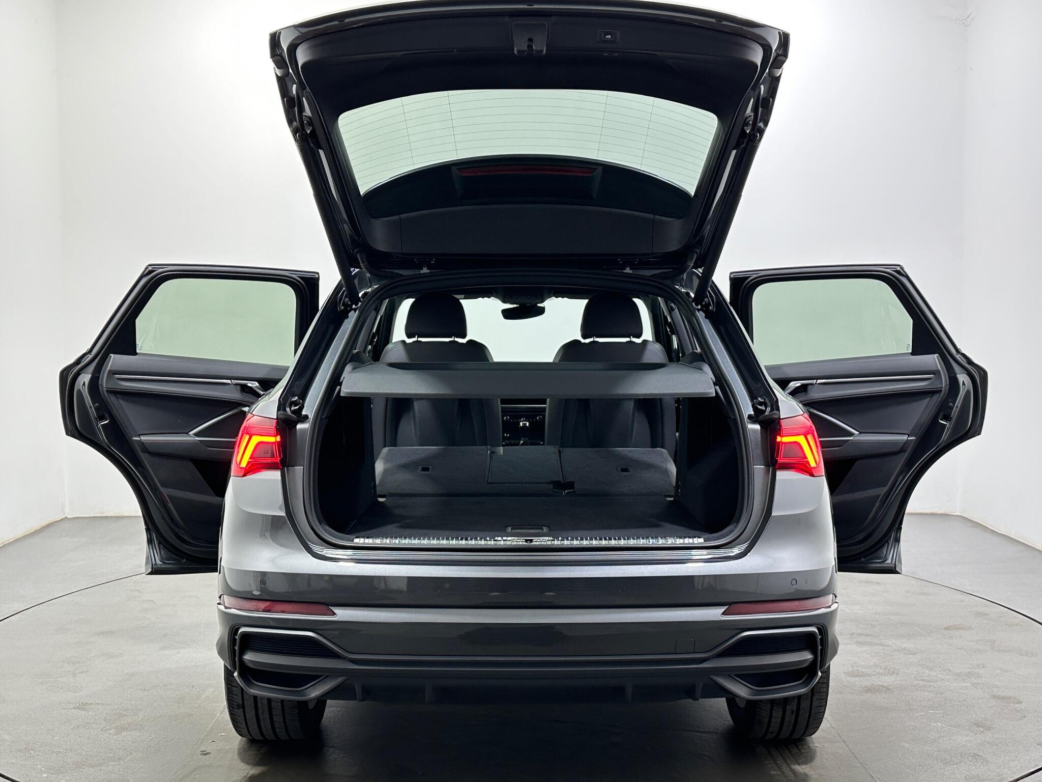 Audi Q3 view 43