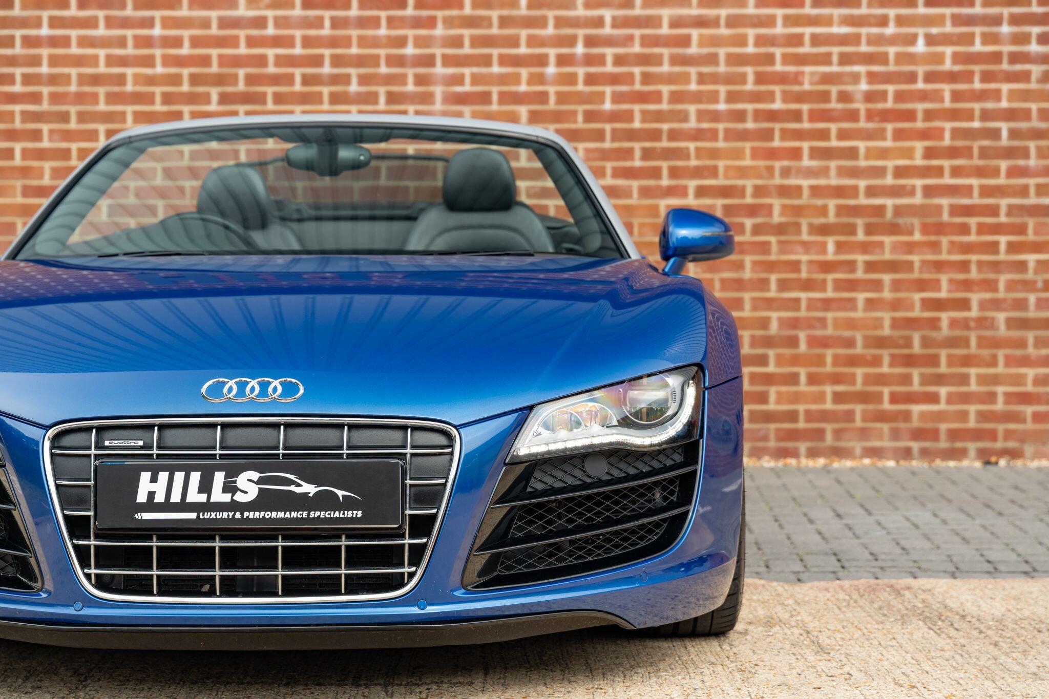 Audi R8 view 6