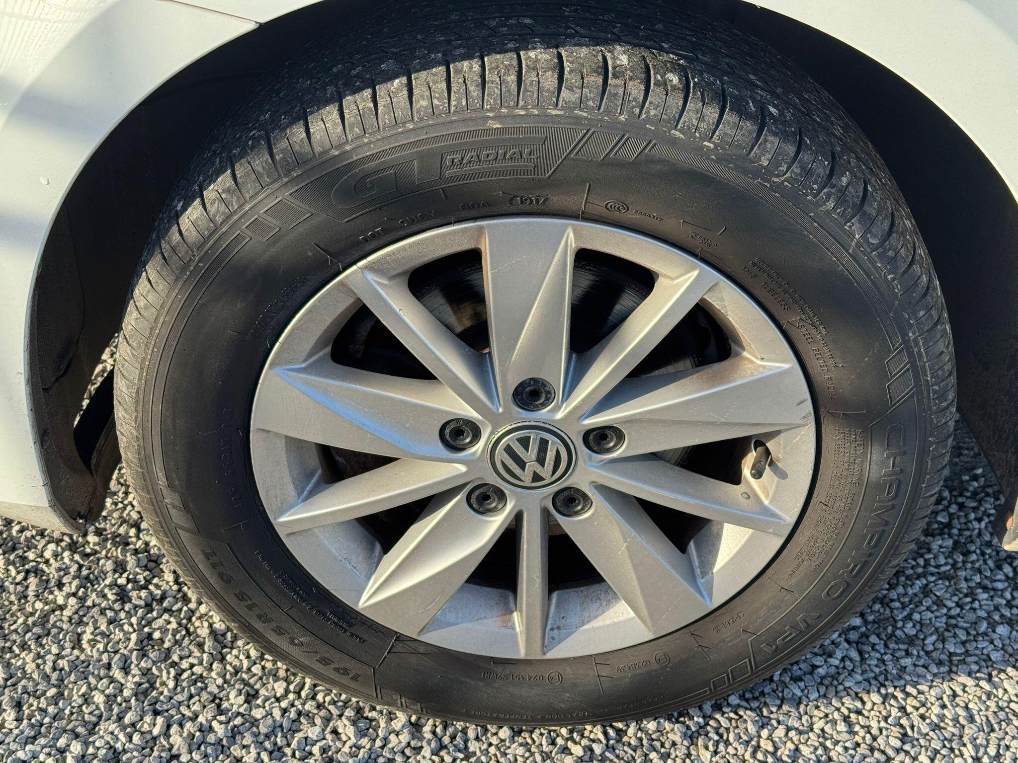 2014 Volkswagen Golf image 27