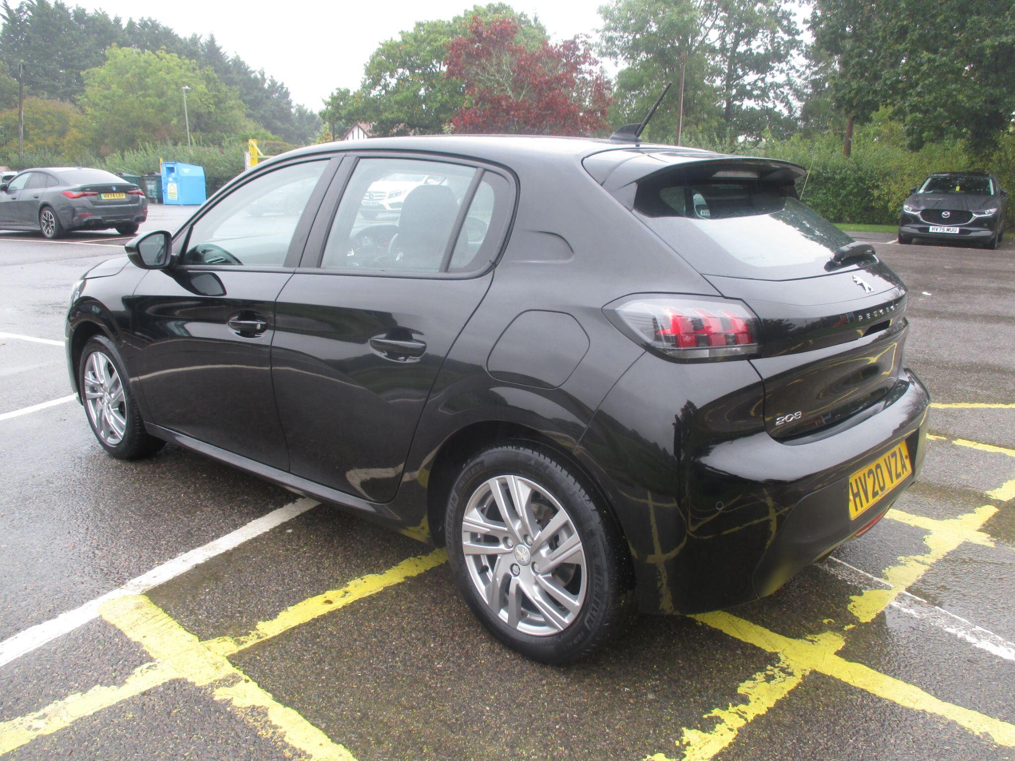 Peugeot 208 view 12