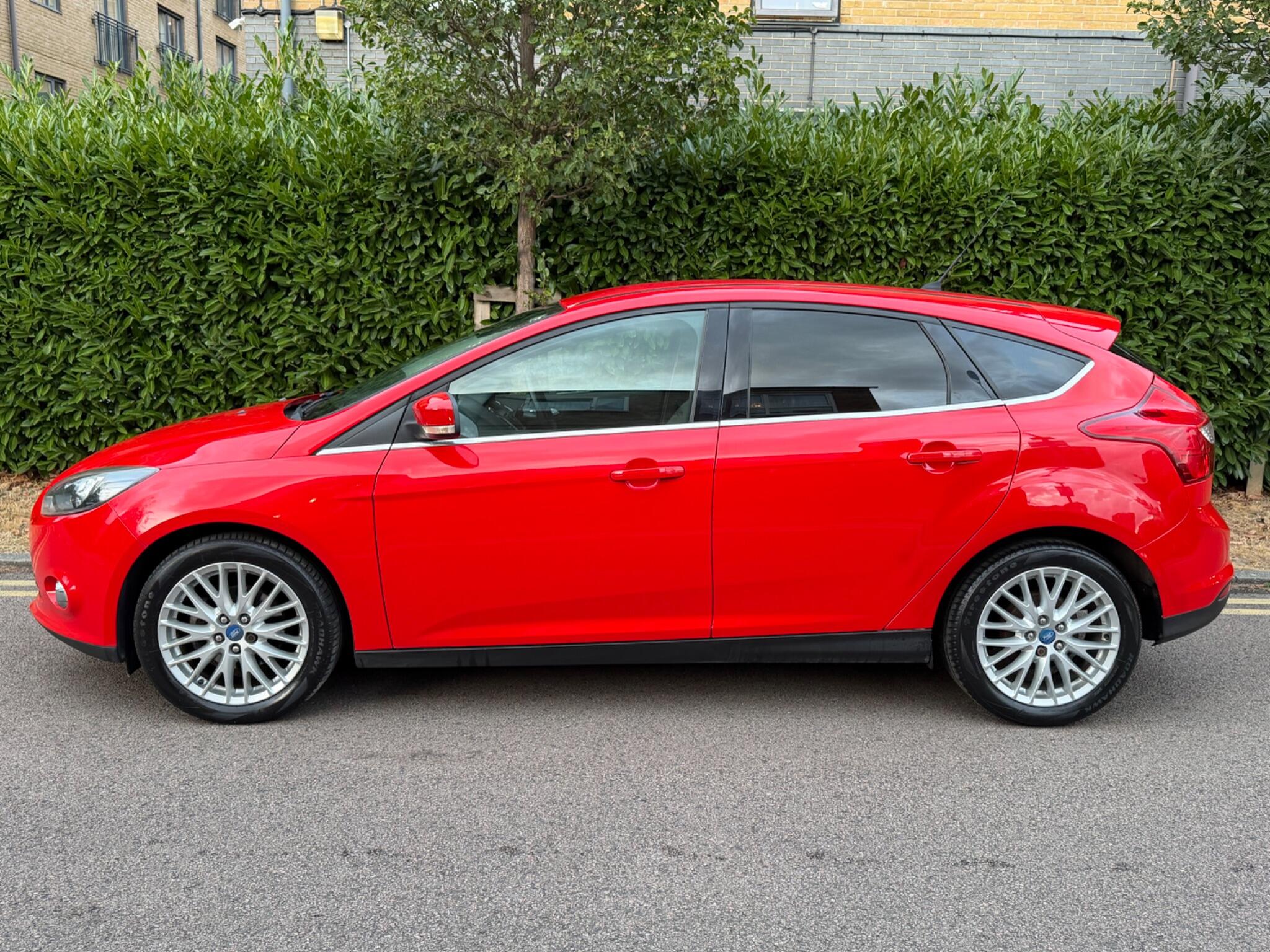 Ford Focus view 8