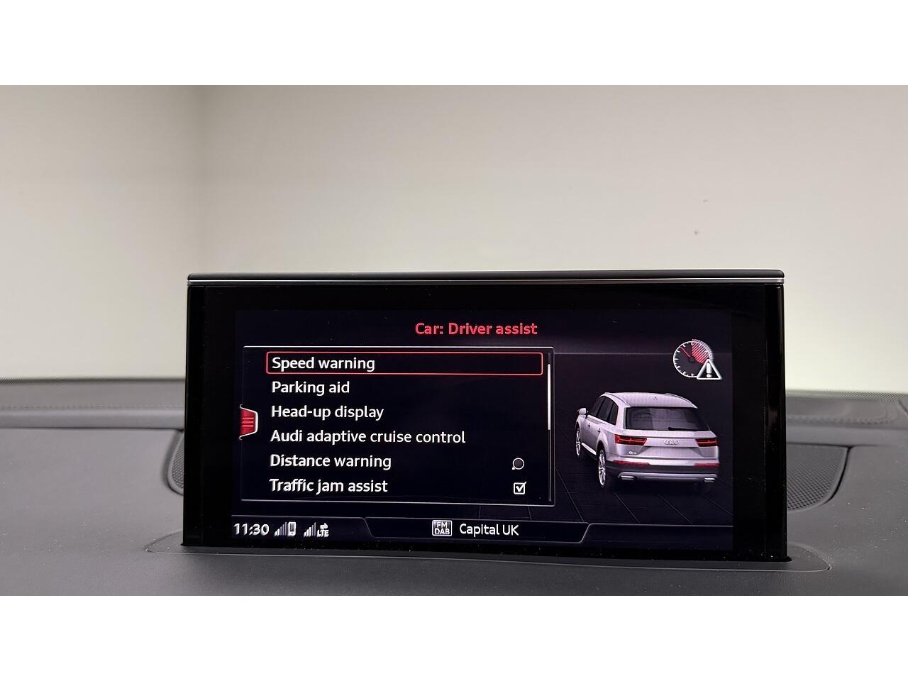 Audi Q7 view 32