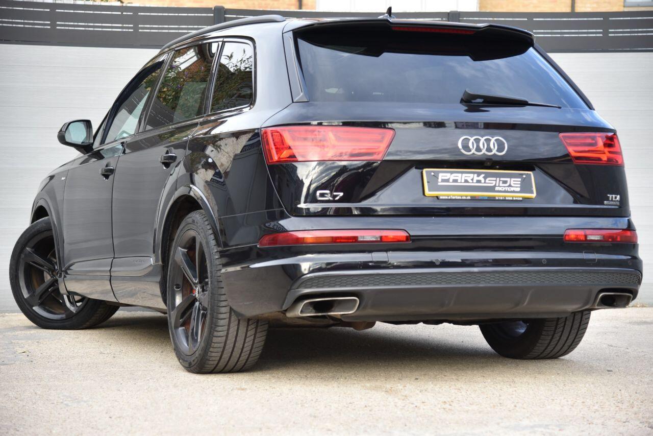 Audi Q7 view 3