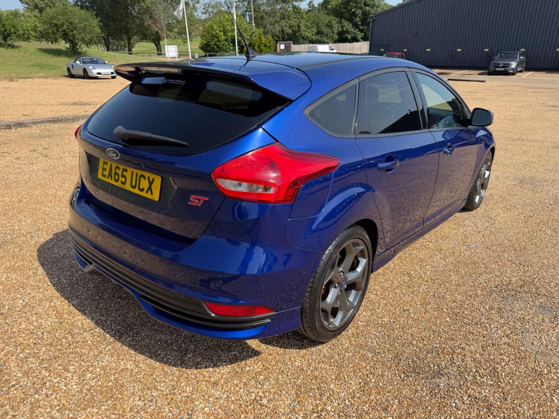 Ford Focus view 8