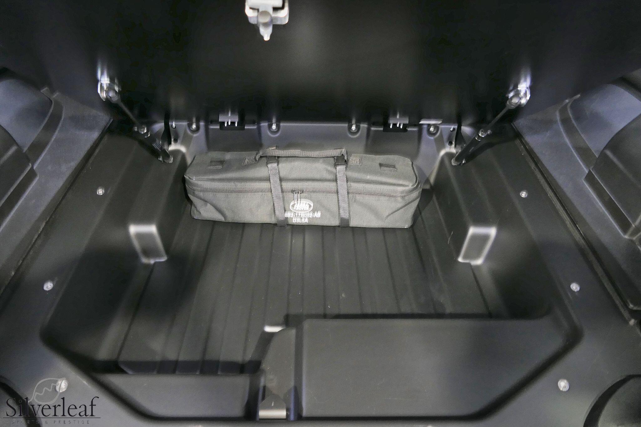 Land Rover Defender view 27